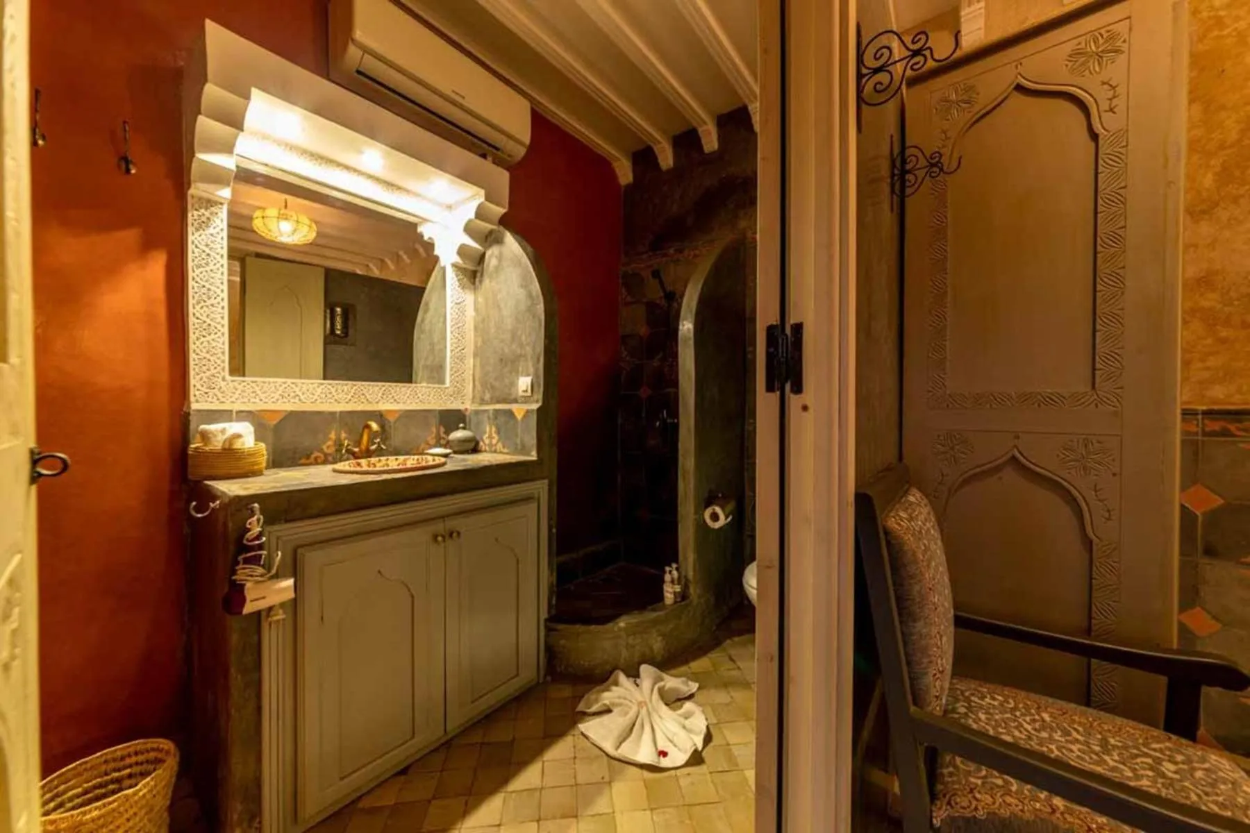 Shower in Riad 7 Saints