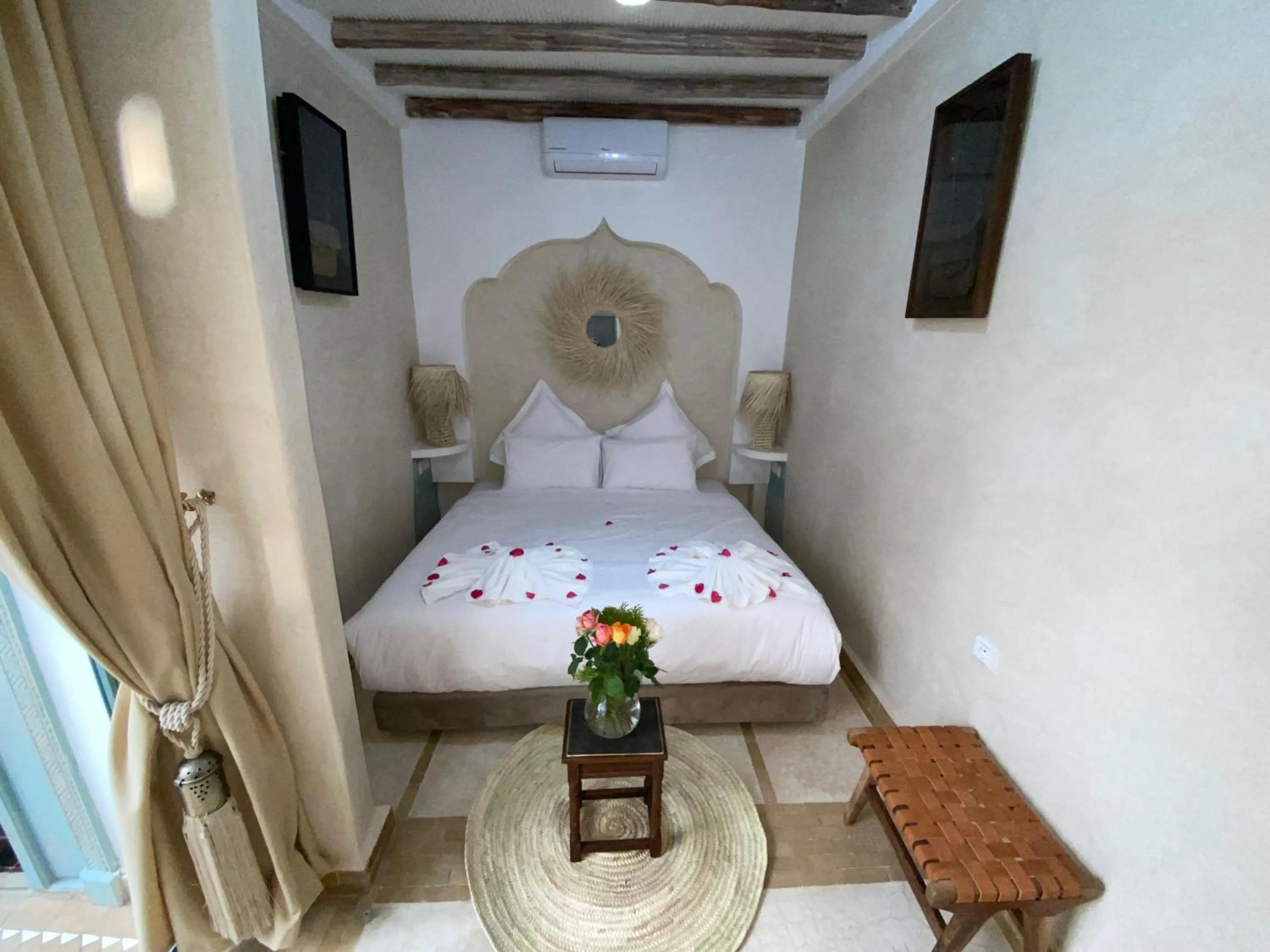 Bed in Riad 7 Saints