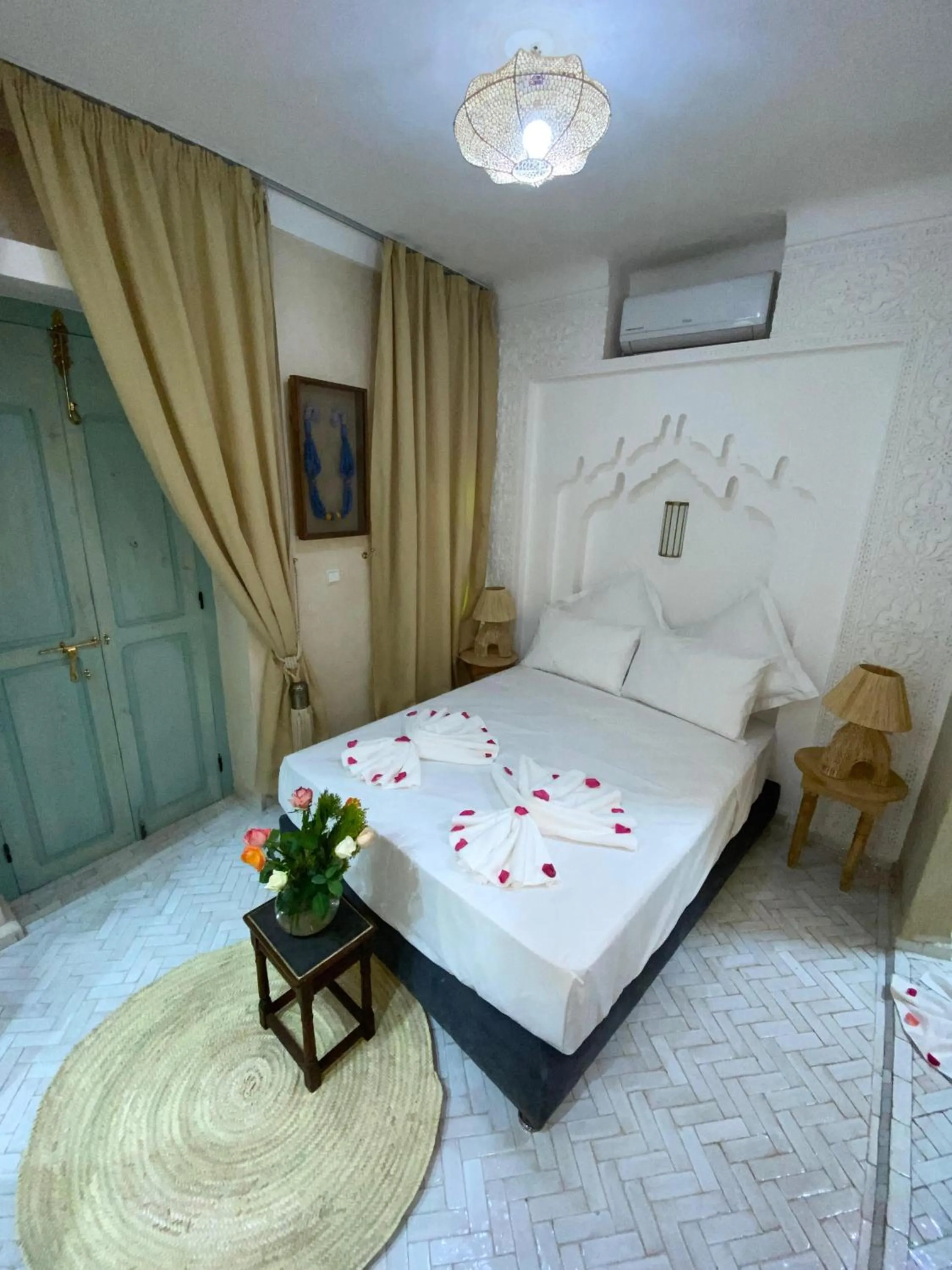 Bed in Riad 7 Saints