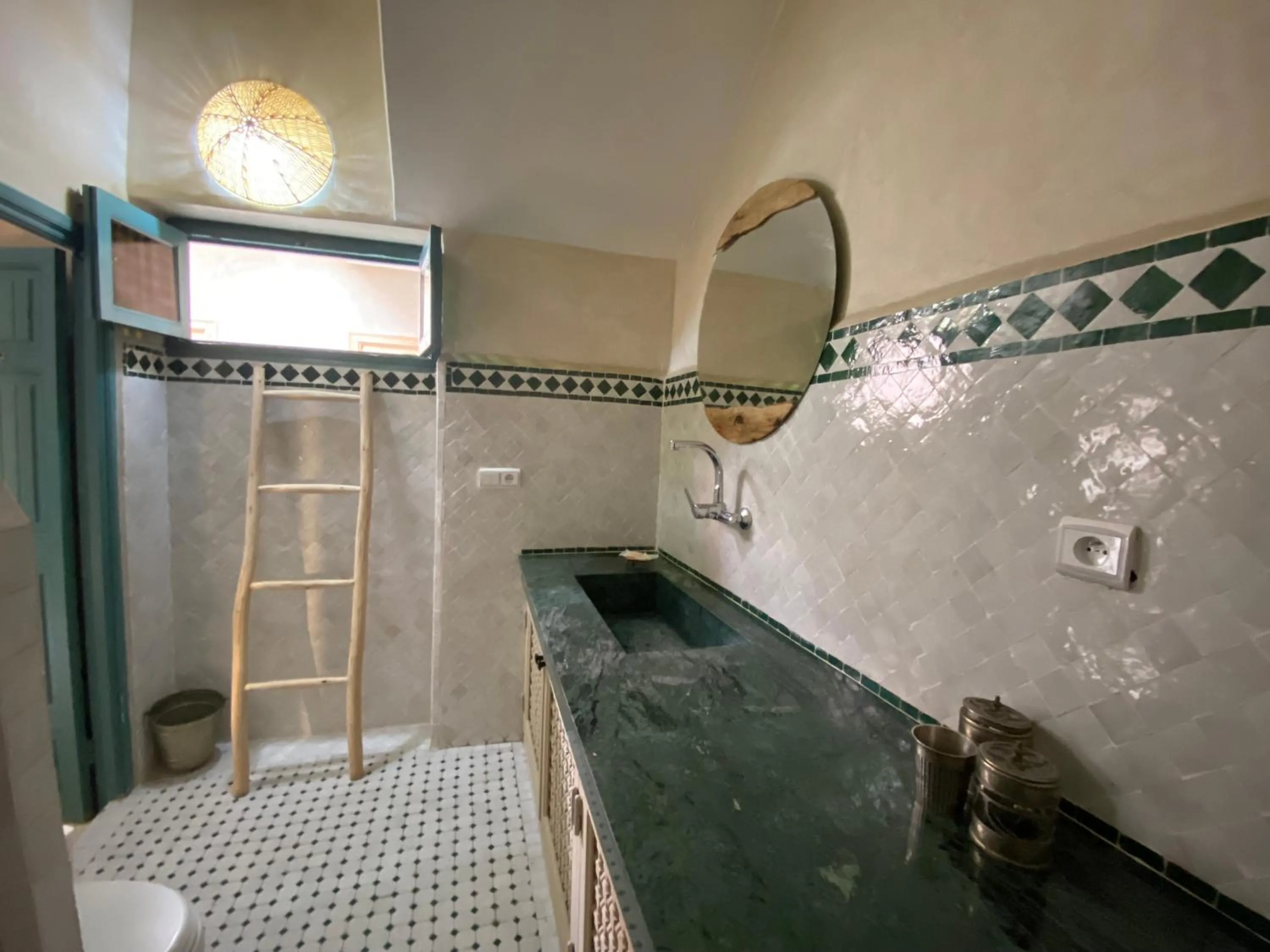 Shower in Riad 7 Saints