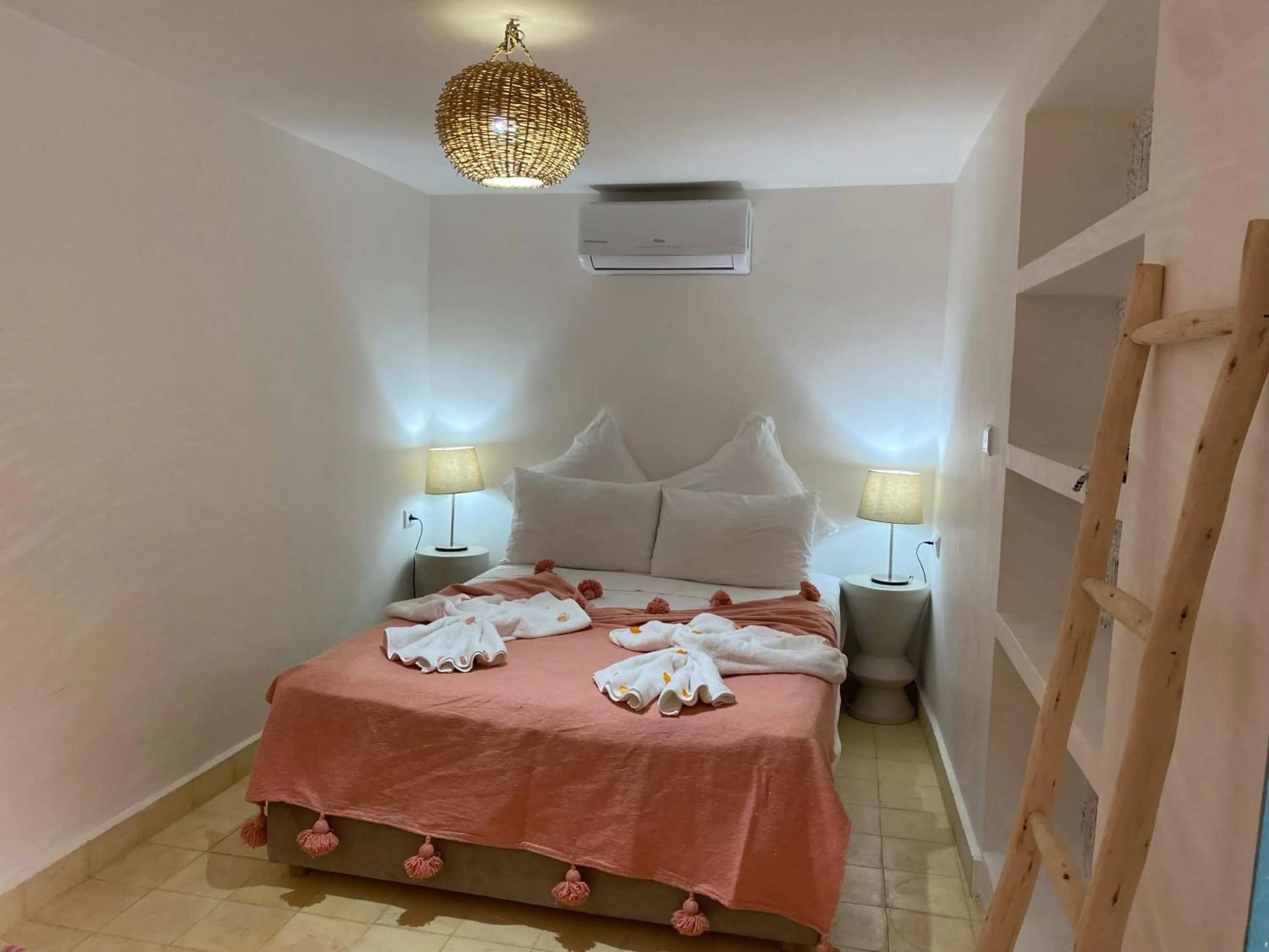 Bed in Riad 7 Saints