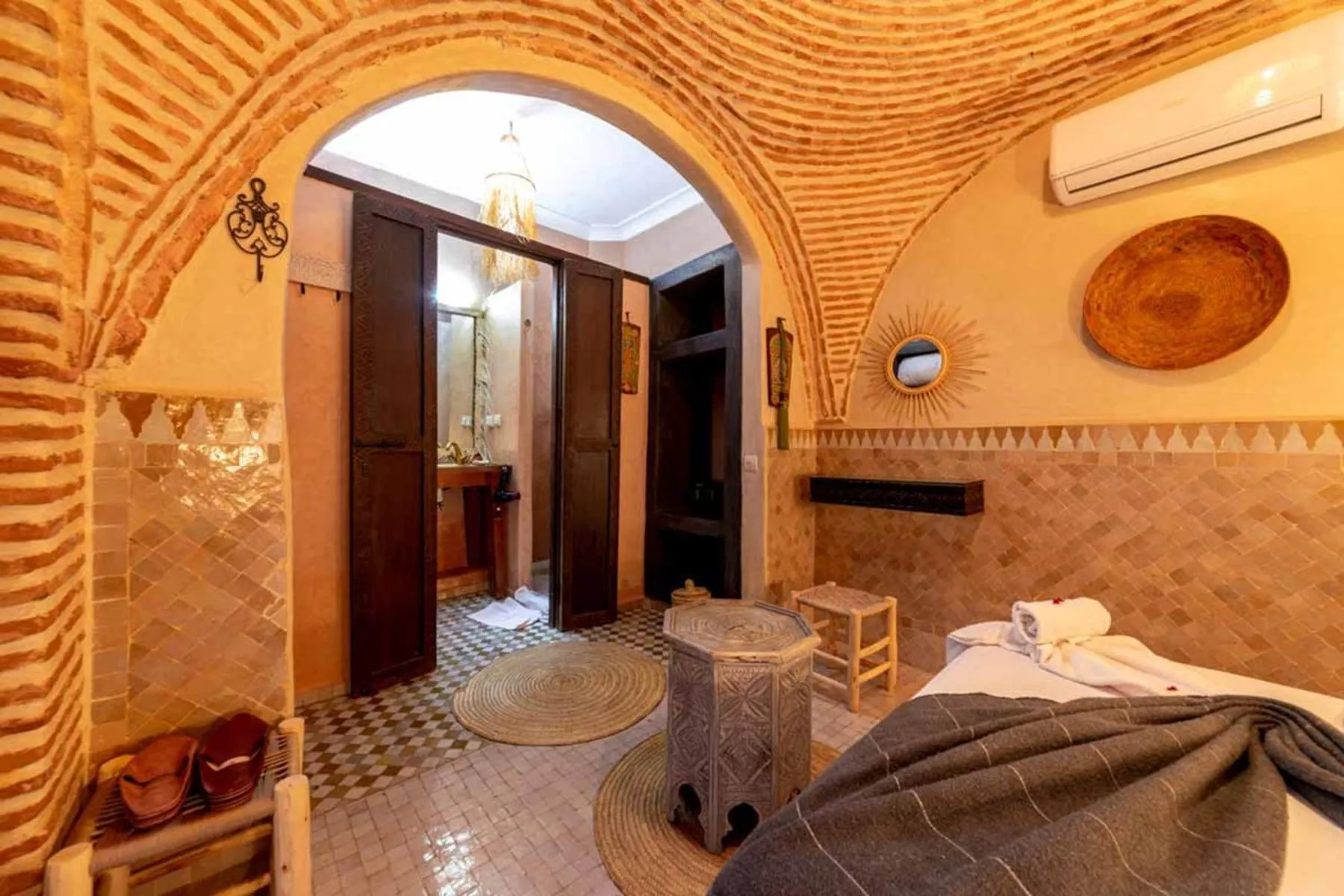 Bed in Riad 7 Saints