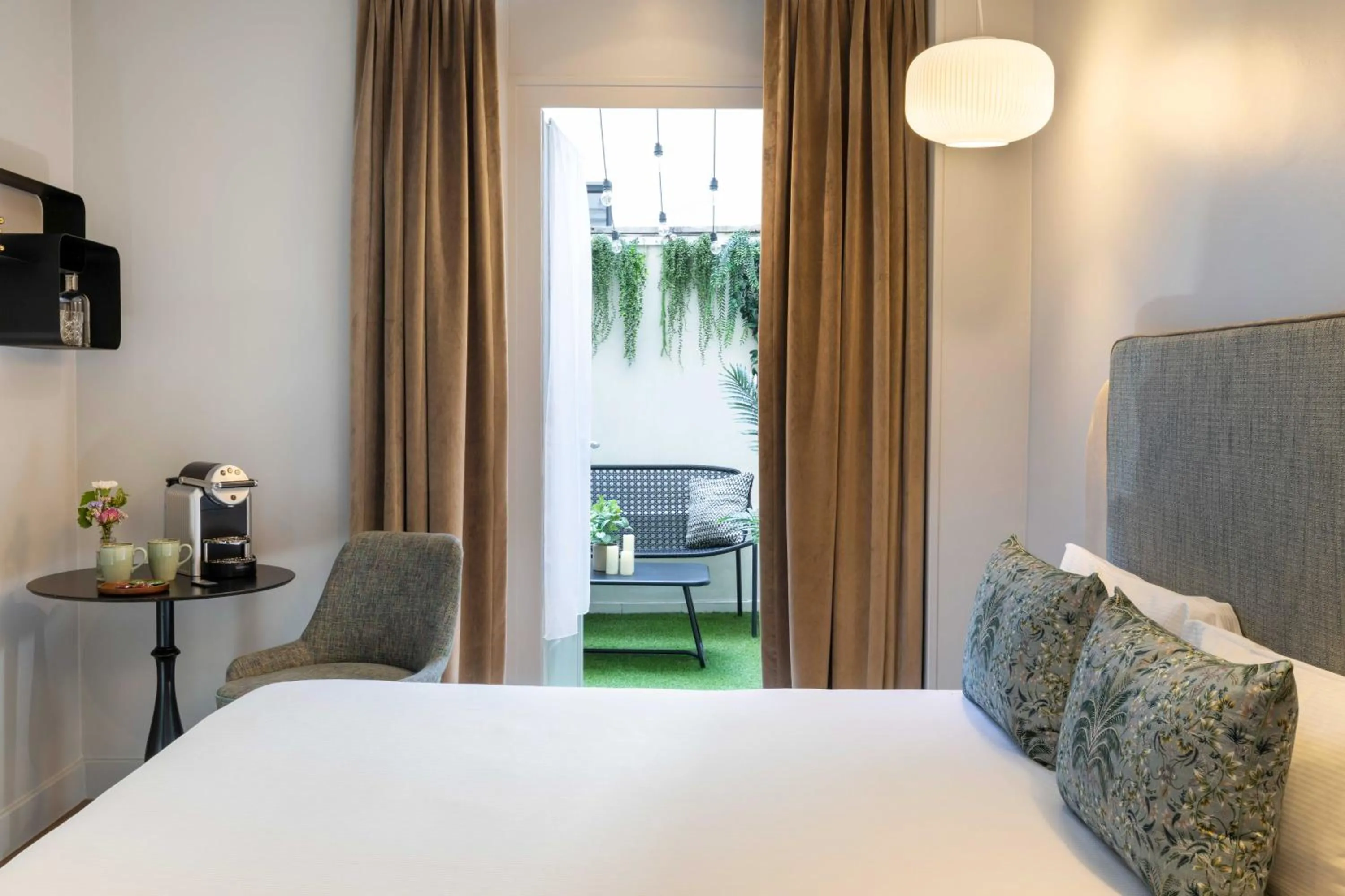 Bed in Hôtel Eiffel Saint Charles