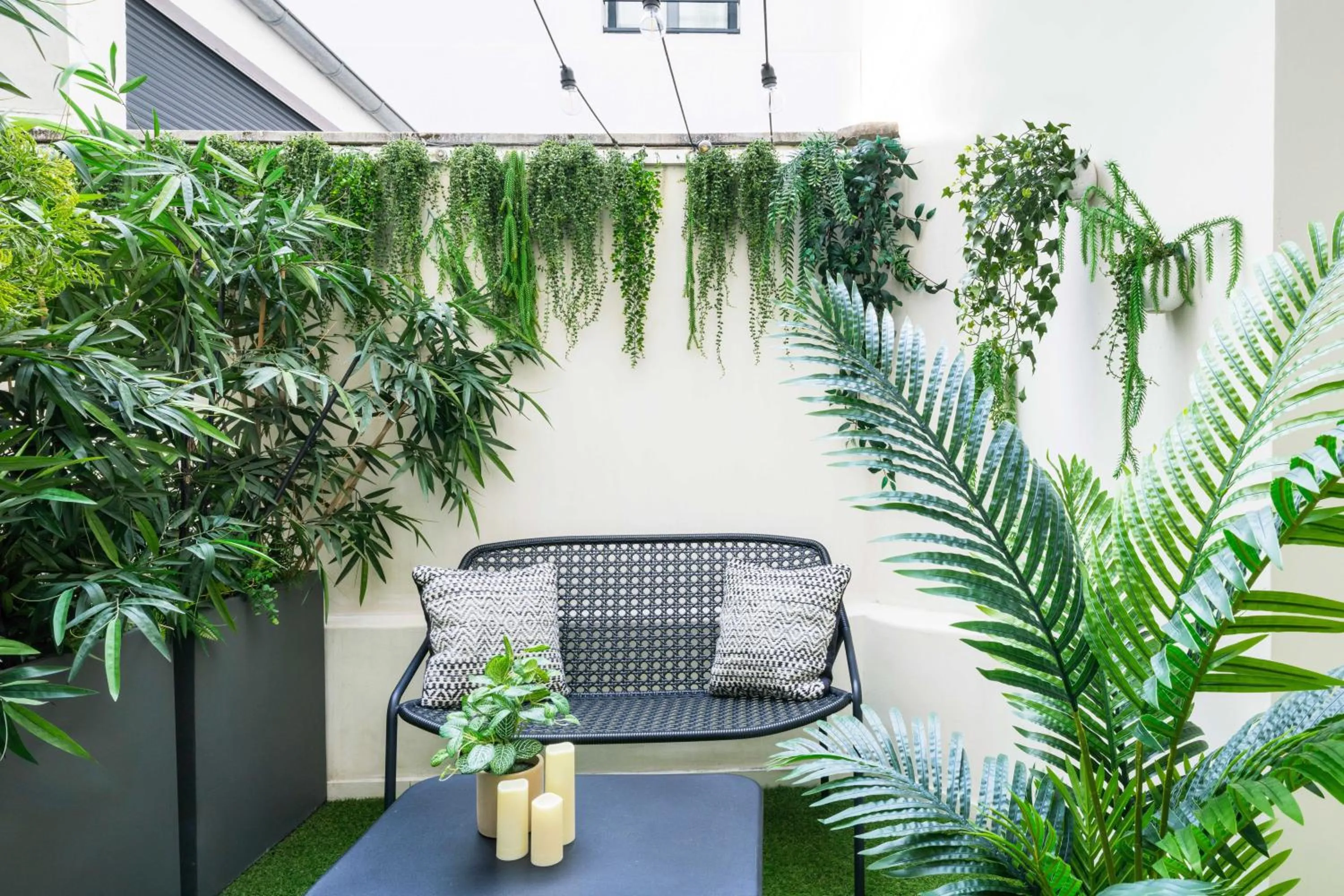 Patio in Hôtel Eiffel Saint Charles