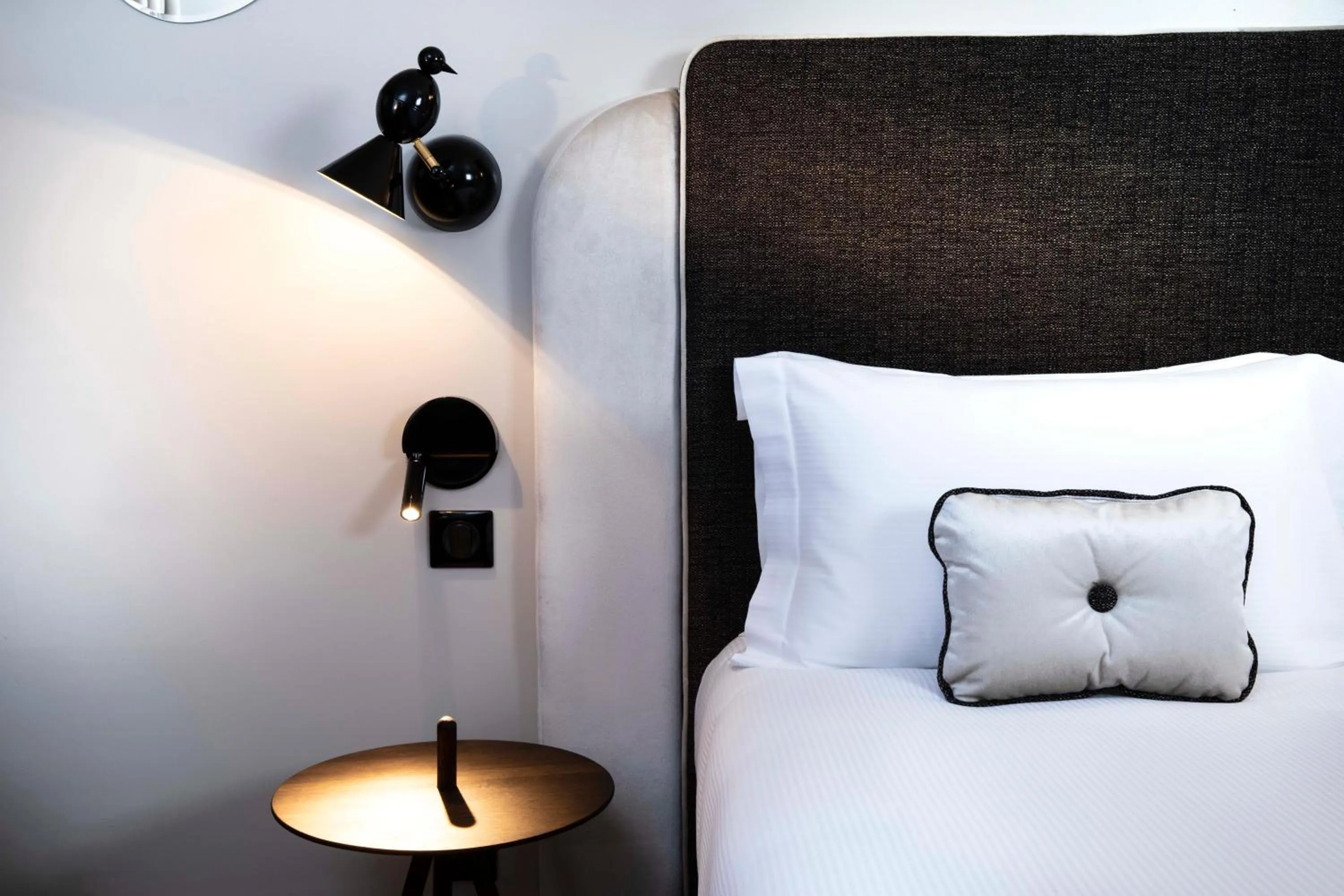 Decorative detail, Bed in Hôtel Eiffel Saint Charles