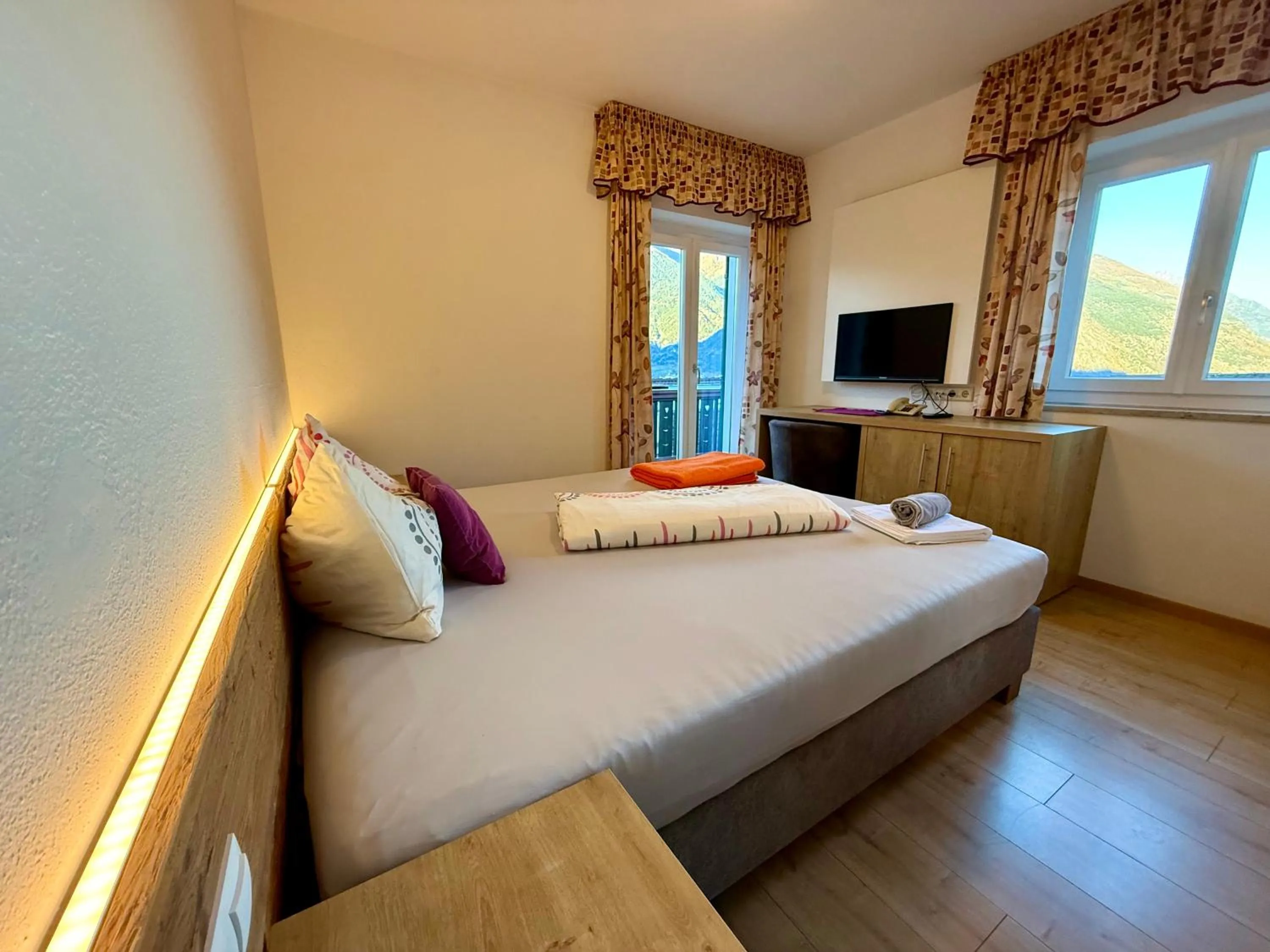 Photo of the whole room, Bed in Hotel Krone