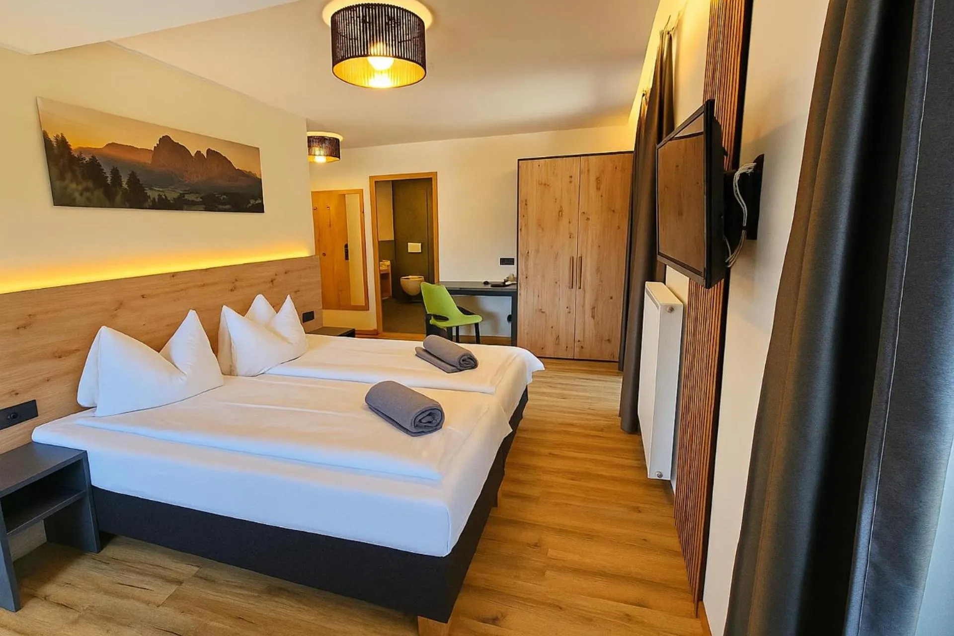 Photo of the whole room, Bed in Hotel Krone