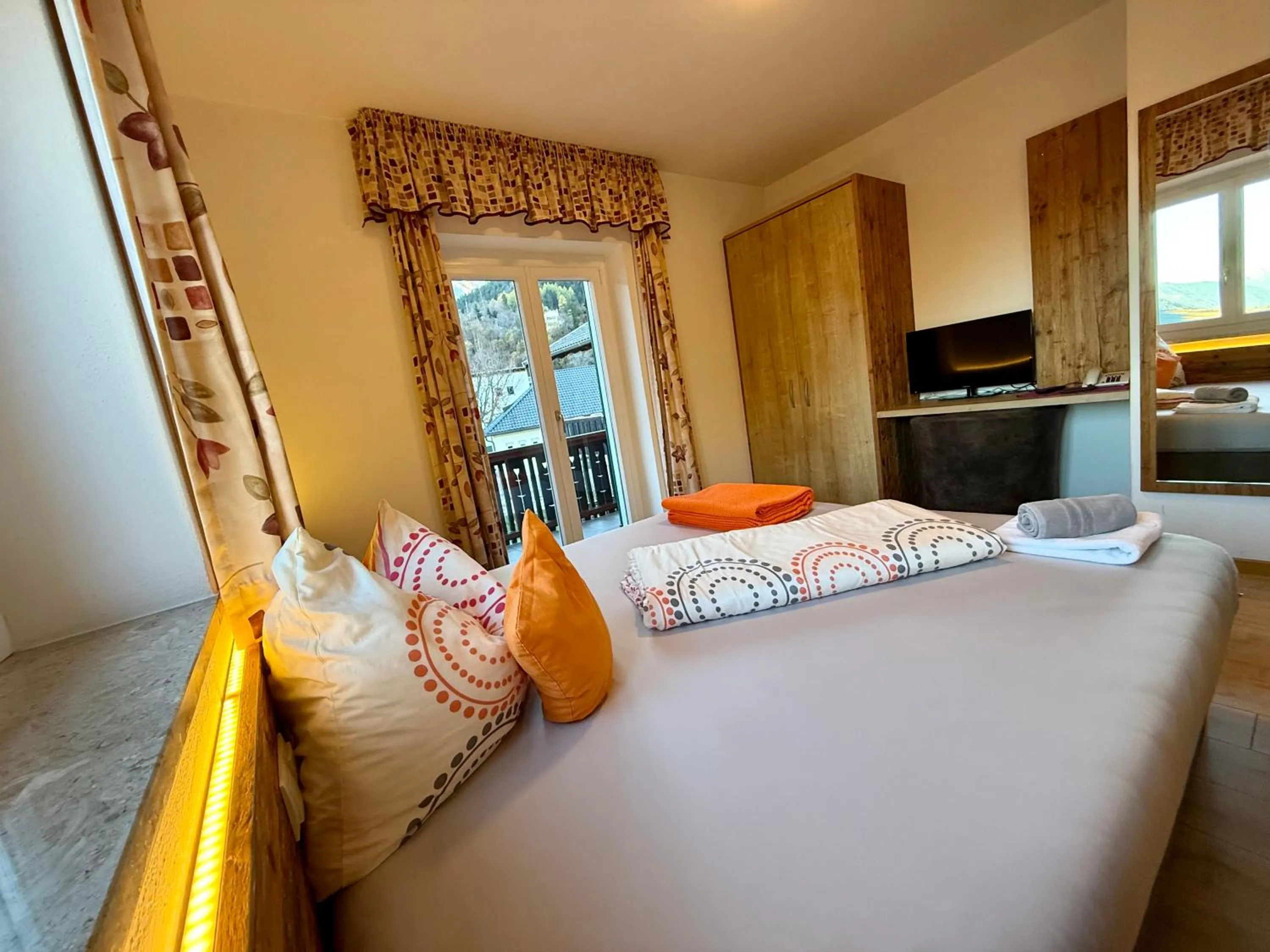 Photo of the whole room, Bed in Hotel Krone