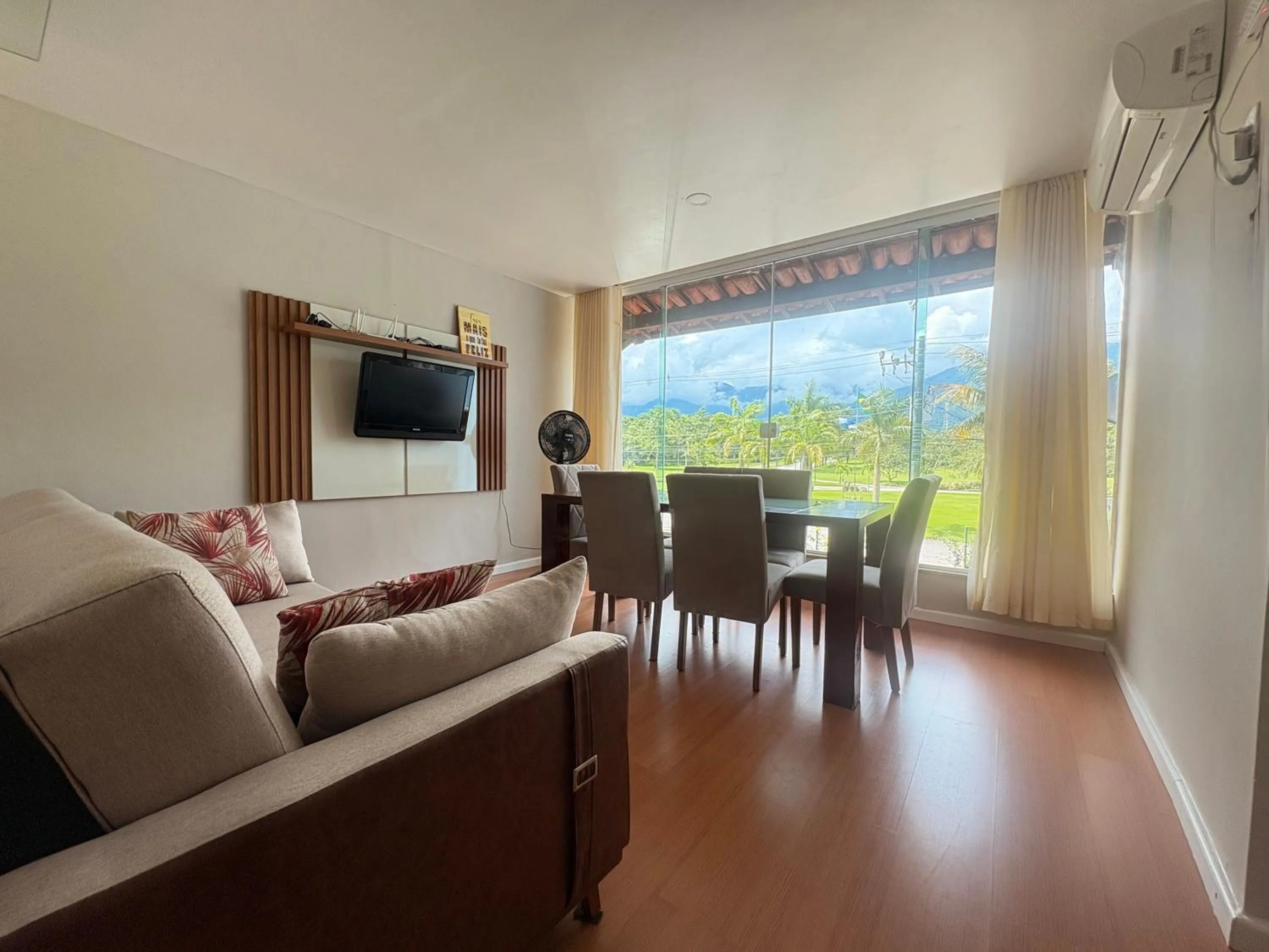 Communal lounge/ TV room in Angra TOP2 Praia Piscina Marina 2 quartos