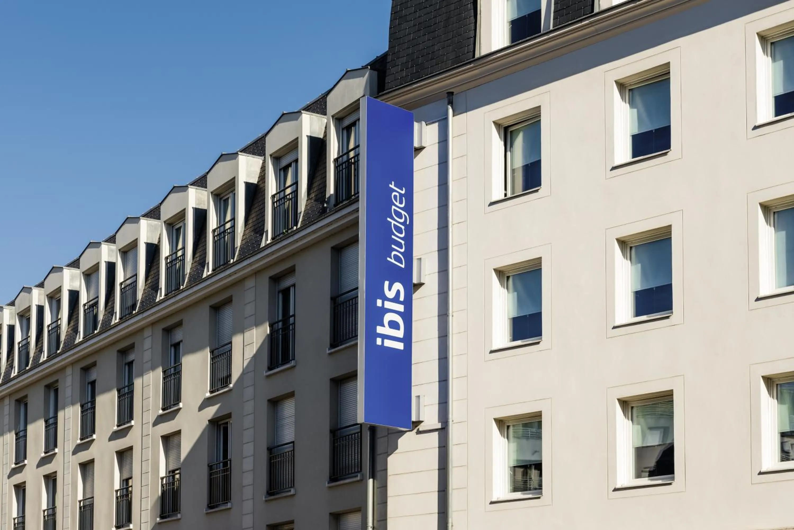Facade/entrance in ibis budget Meudon Paris Ouest
