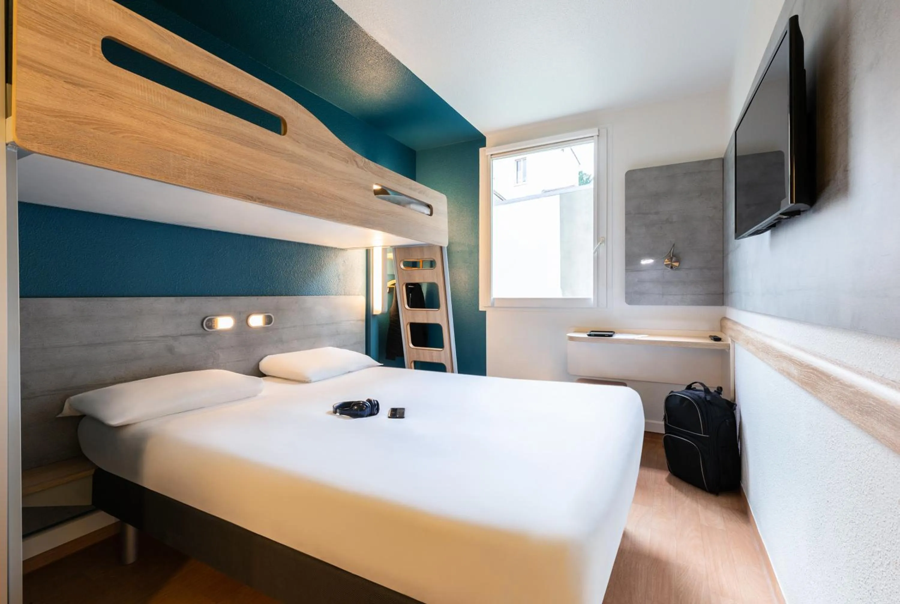 Bed in ibis budget Meudon Paris Ouest