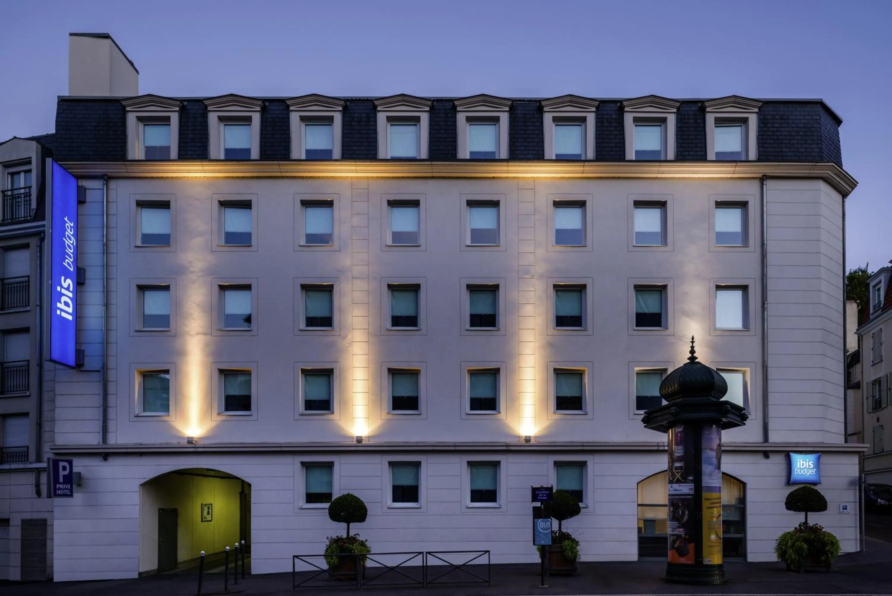 Facade/entrance in ibis budget Meudon Paris Ouest