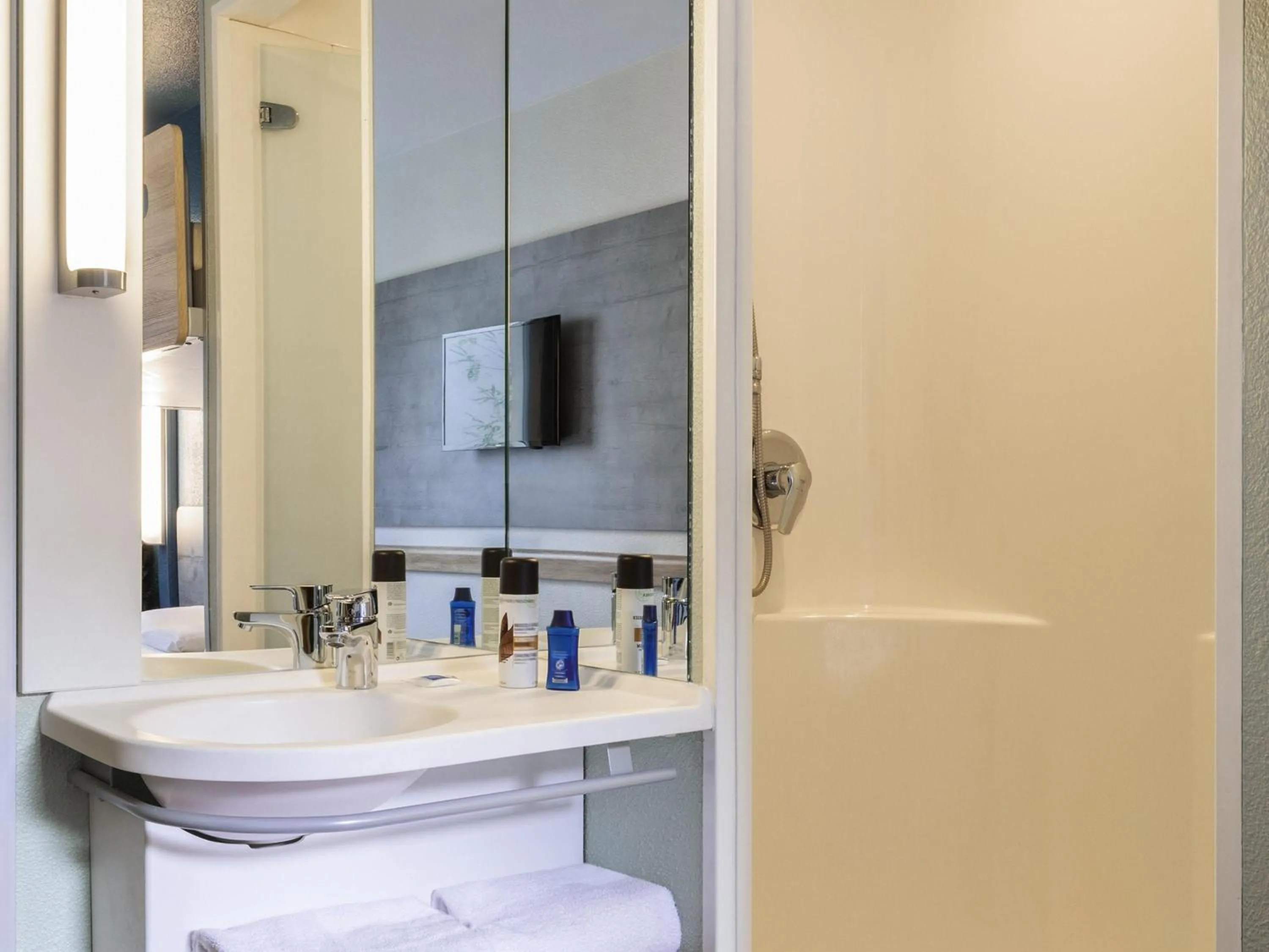 Bedroom in ibis budget Meudon Paris Ouest