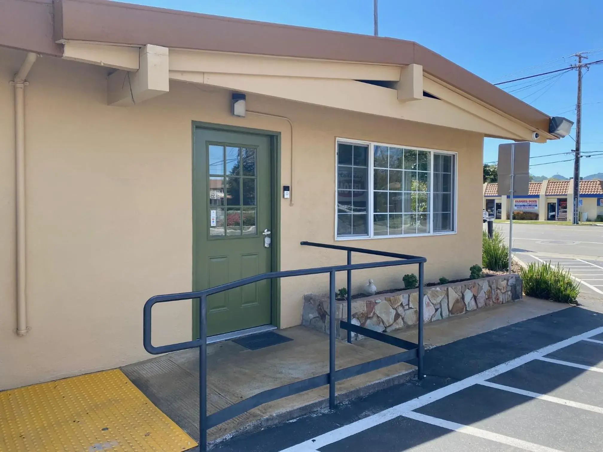 Property building in Holiday Motel Property building in Holiday Motel