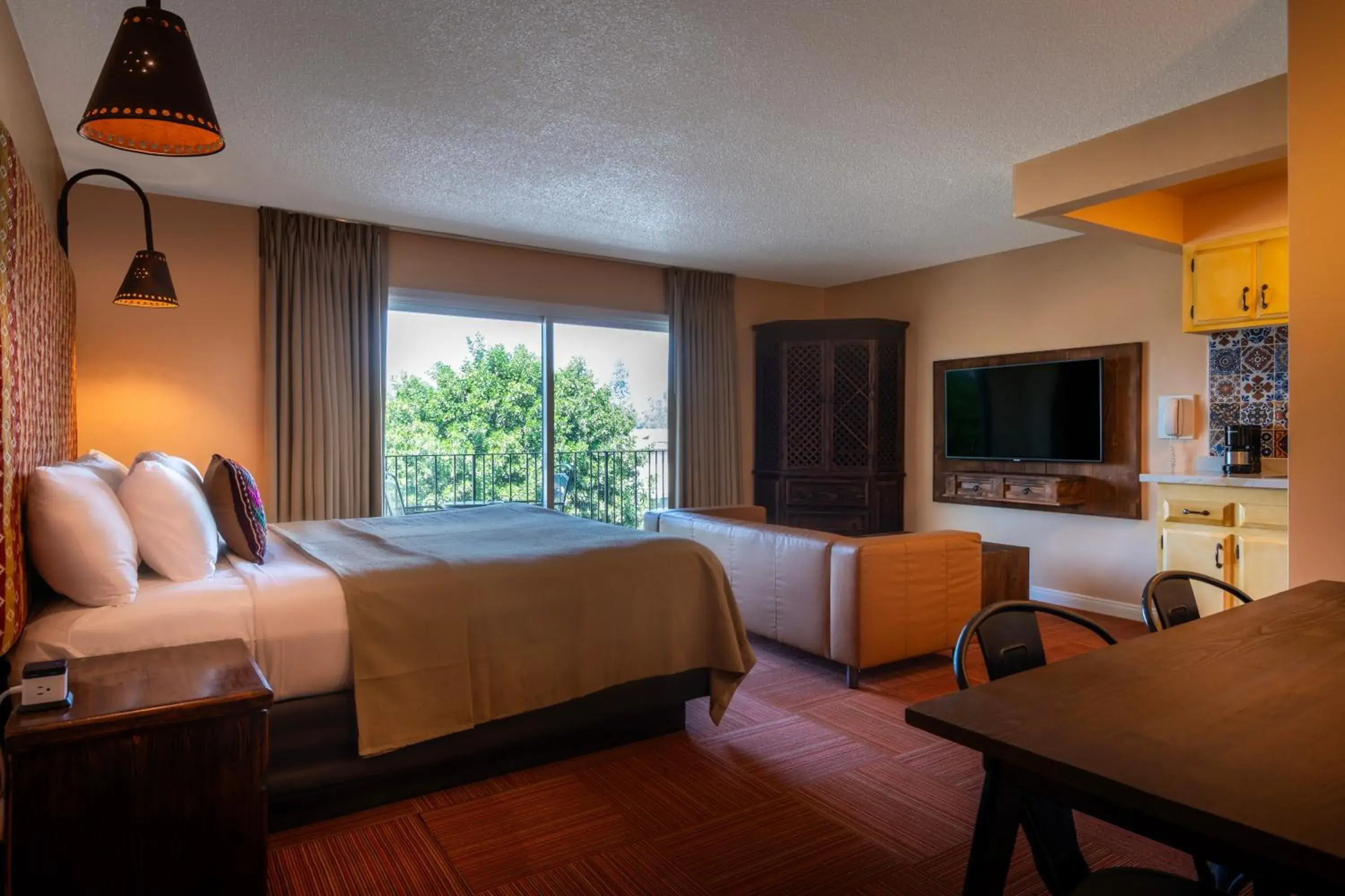 Bed in Hotel Pepper Tree Boutique Kitchen Studios - Anaheim Bed in Hotel Pepper Tree Boutique Kitchen Studios - Anaheim