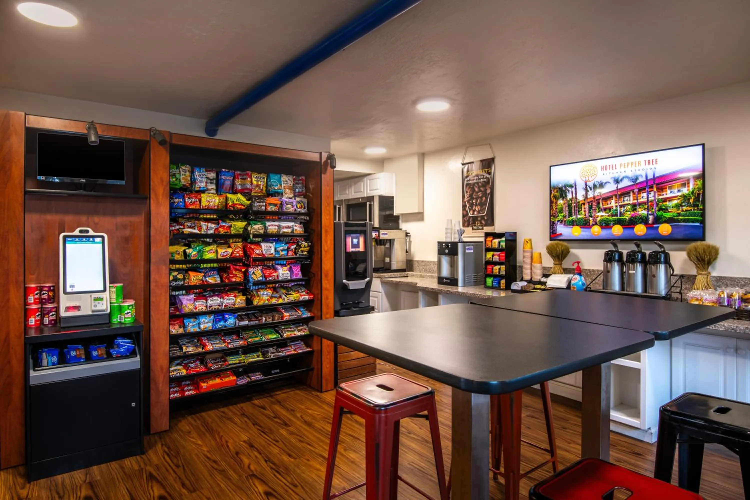 Property building in Hotel Pepper Tree Boutique Kitchen Studios - Anaheim