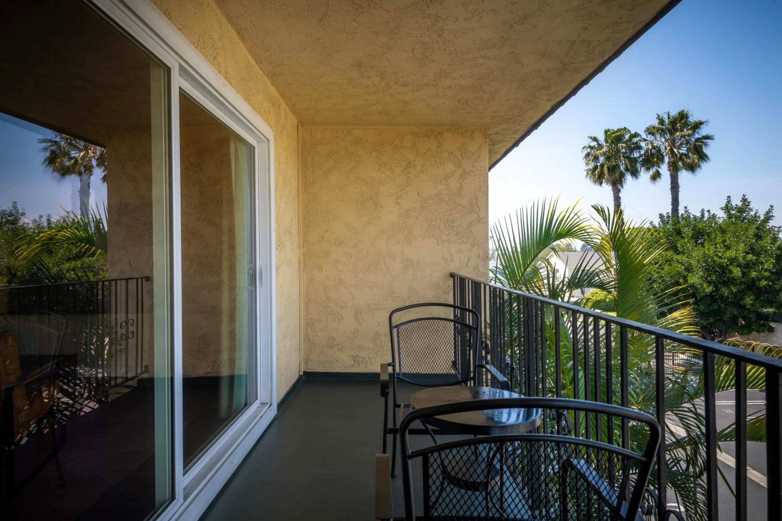 Balcony/Terrace in Hotel Pepper Tree Boutique Kitchen Studios - Anaheim