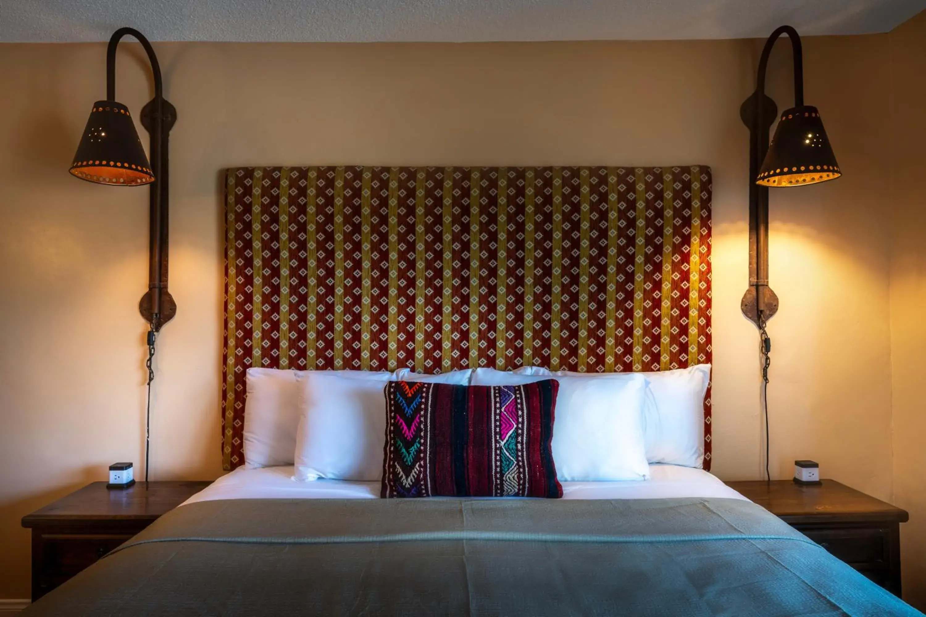 Bed in Hotel Pepper Tree Boutique Kitchen Studios - Anaheim Bed in Hotel Pepper Tree Boutique Kitchen Studios - Anaheim