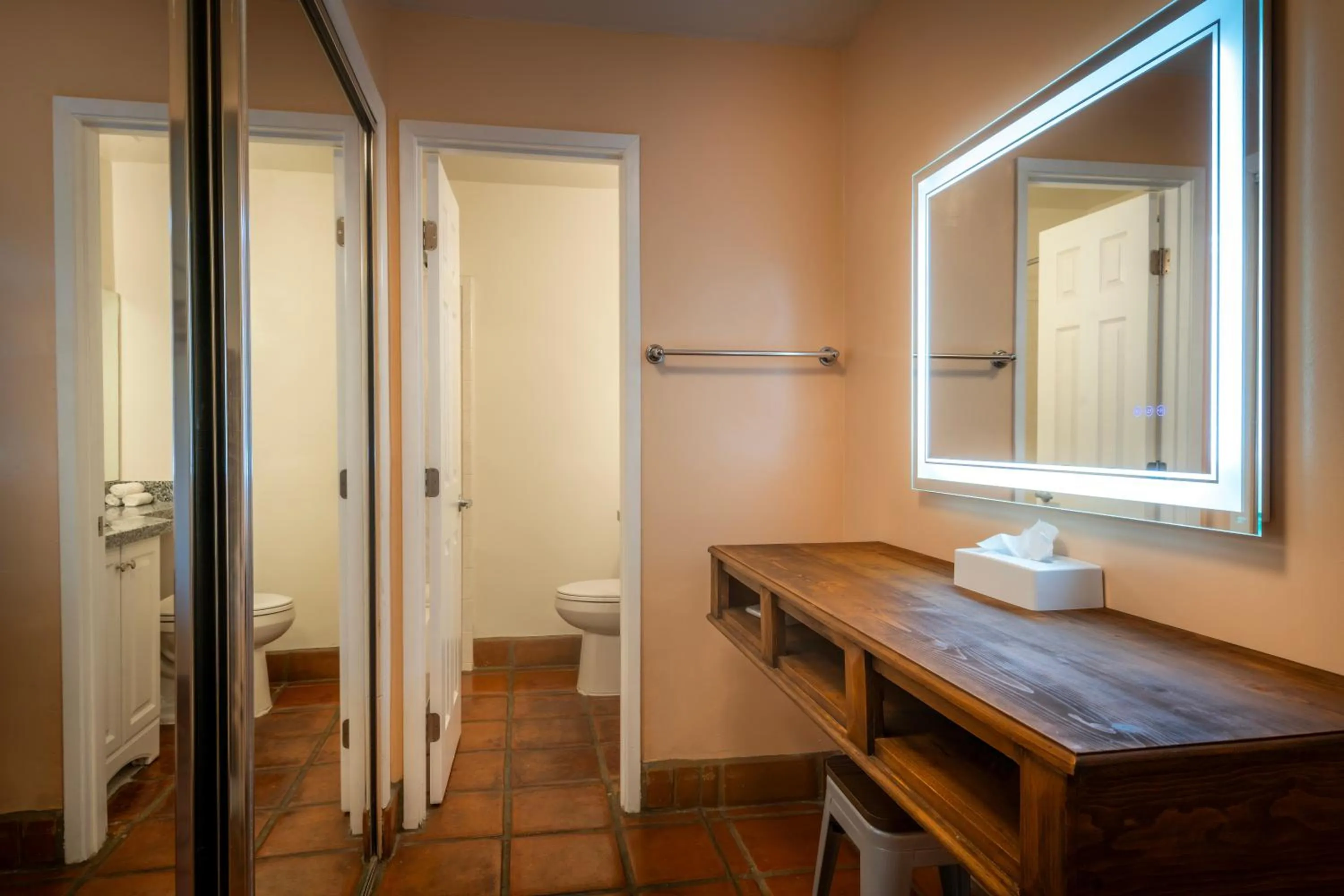 Bathroom in Hotel Pepper Tree Boutique Kitchen Studios - Anaheim