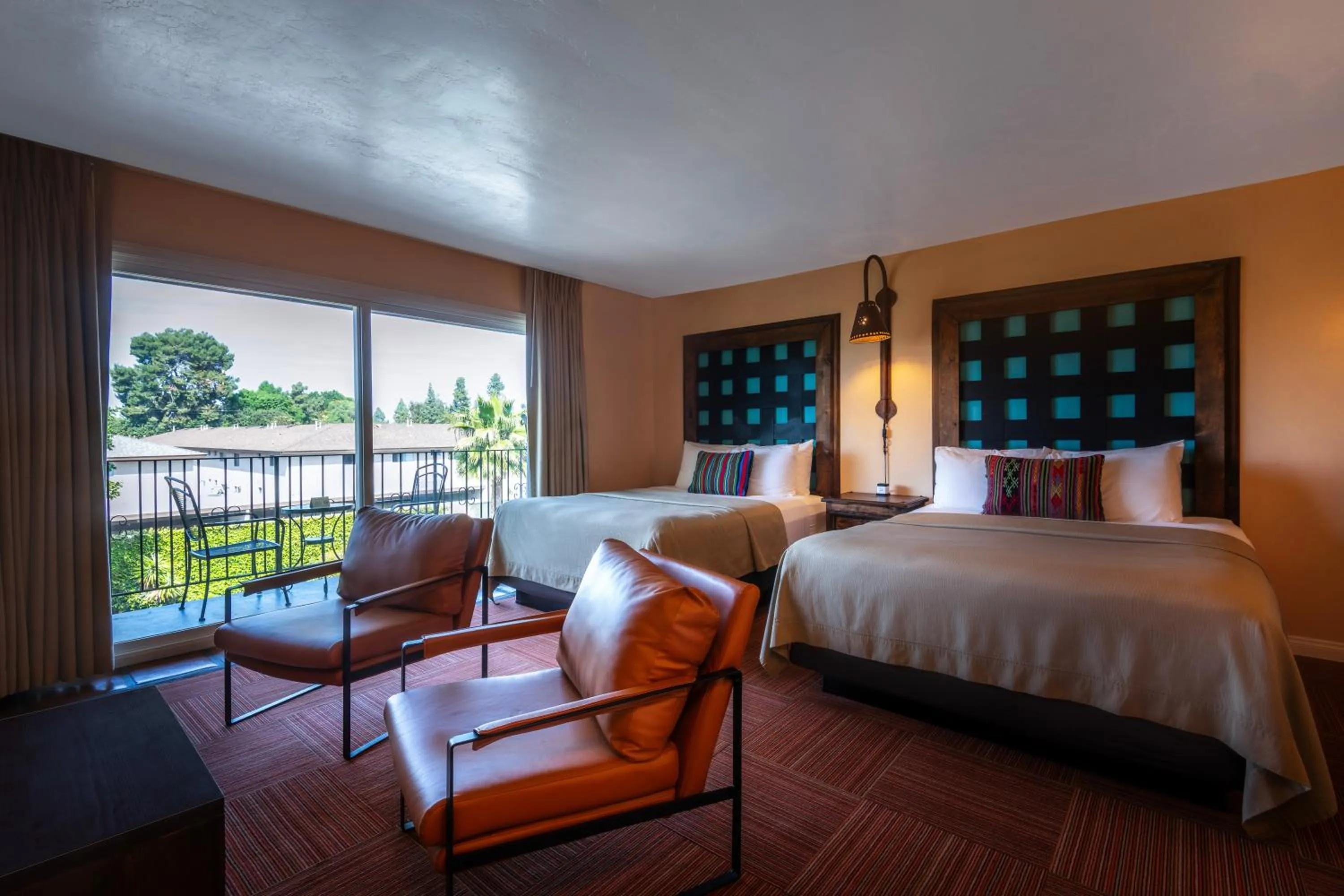 Photo of the whole room, Bed in Hotel Pepper Tree Boutique Kitchen Studios - Anaheim