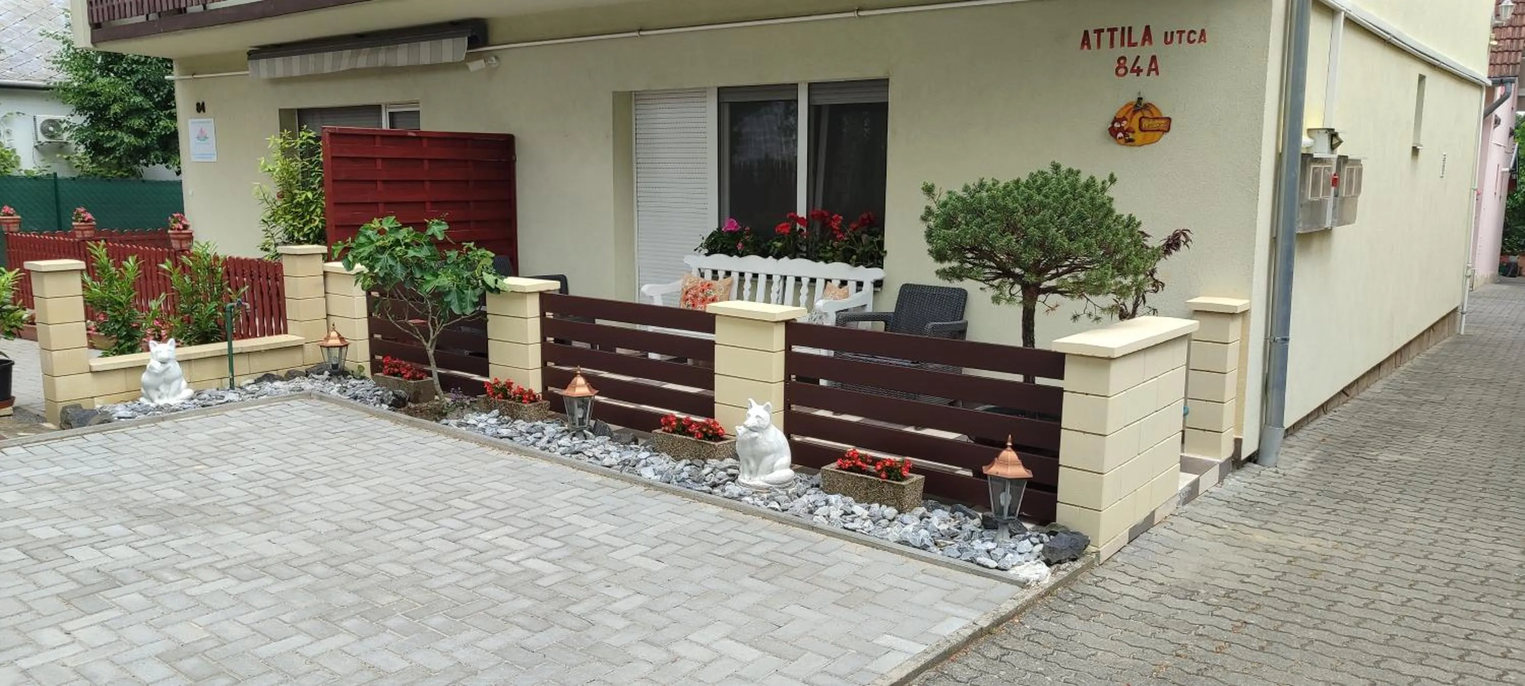Property building in Maxim Ház