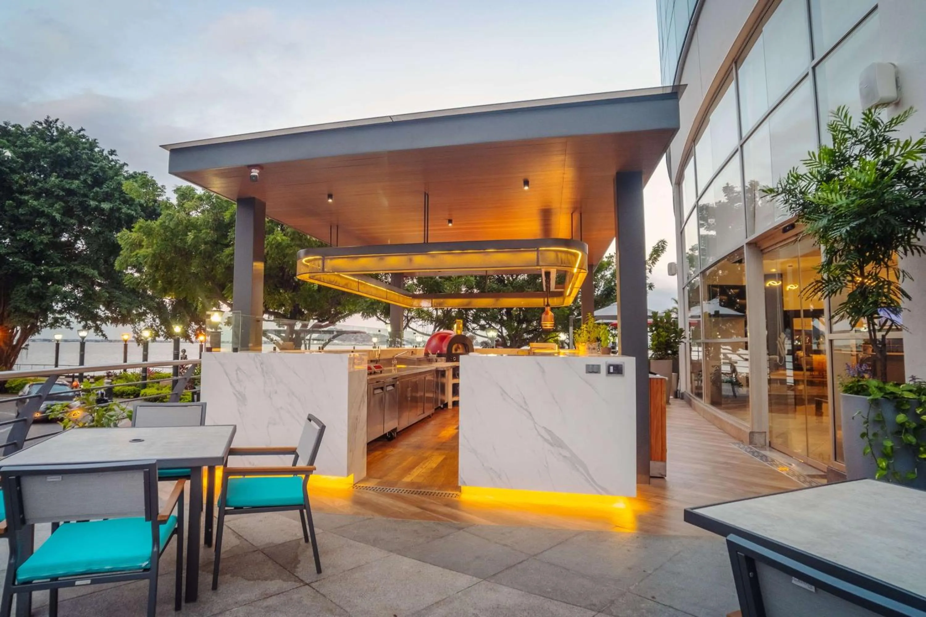 Restaurant/places to eat in Wyndham Guayaquil, Puerto Santa Ana