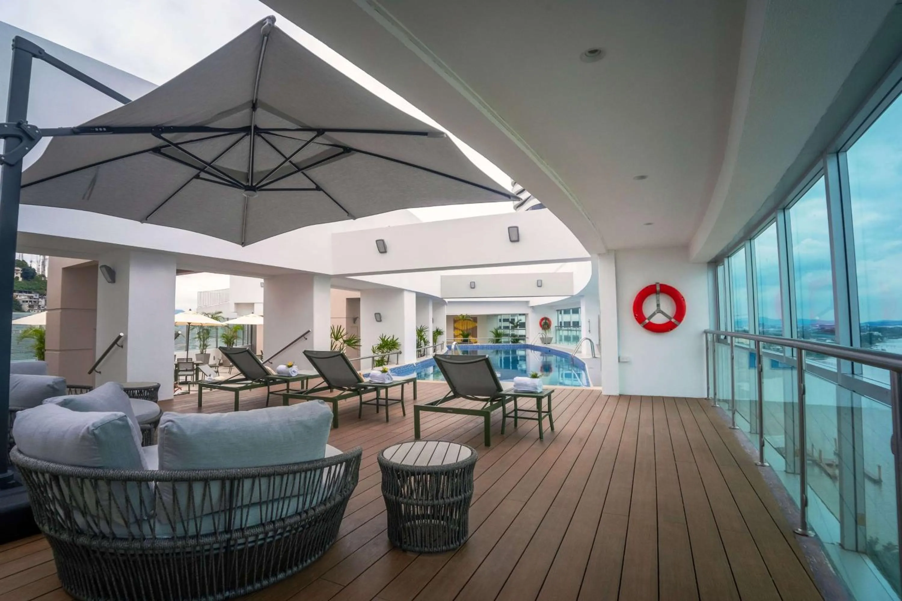 Restaurant/places to eat in Wyndham Guayaquil, Puerto Santa Ana