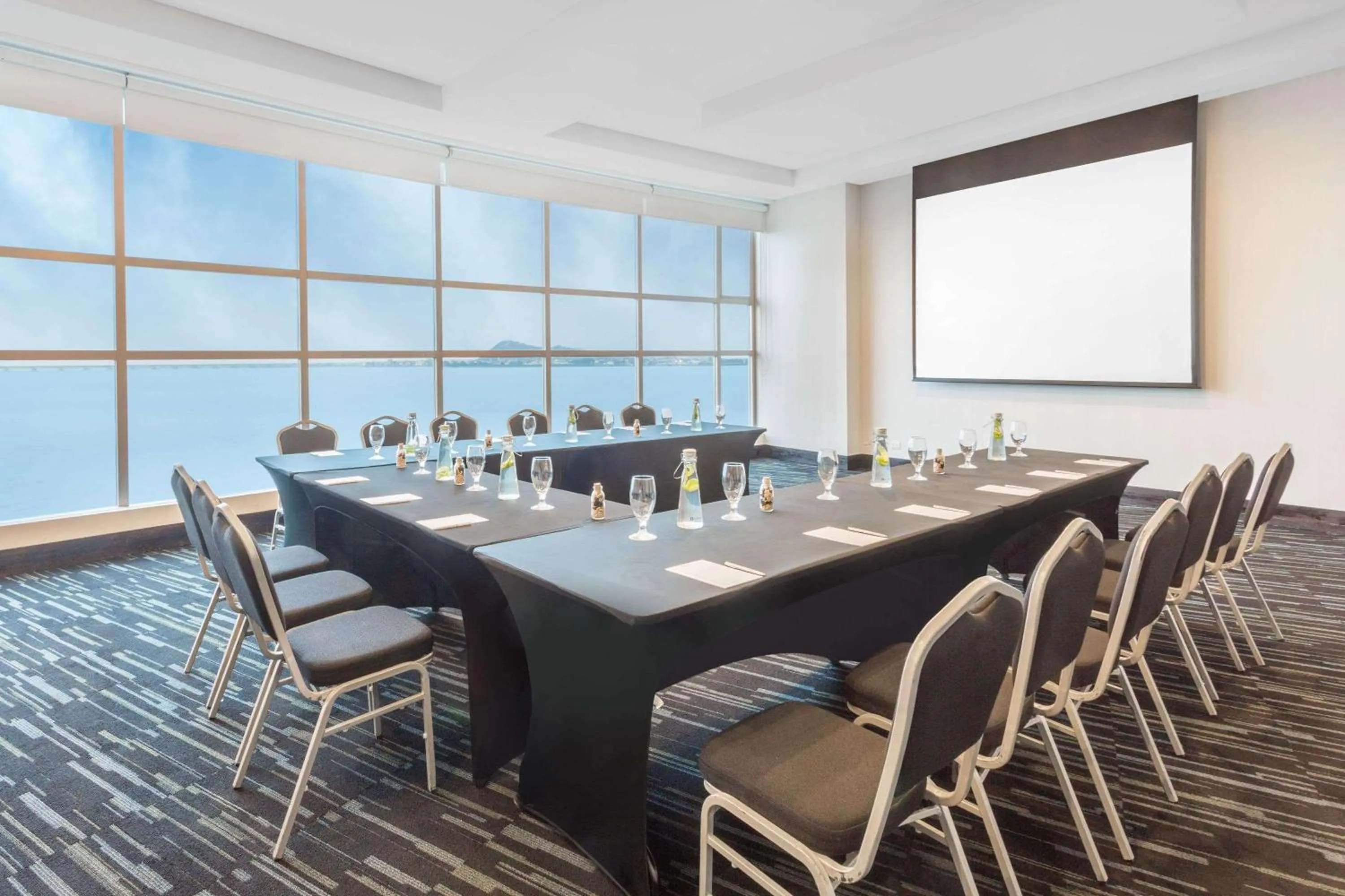 Meeting/conference room in Wyndham Guayaquil, Puerto Santa Ana