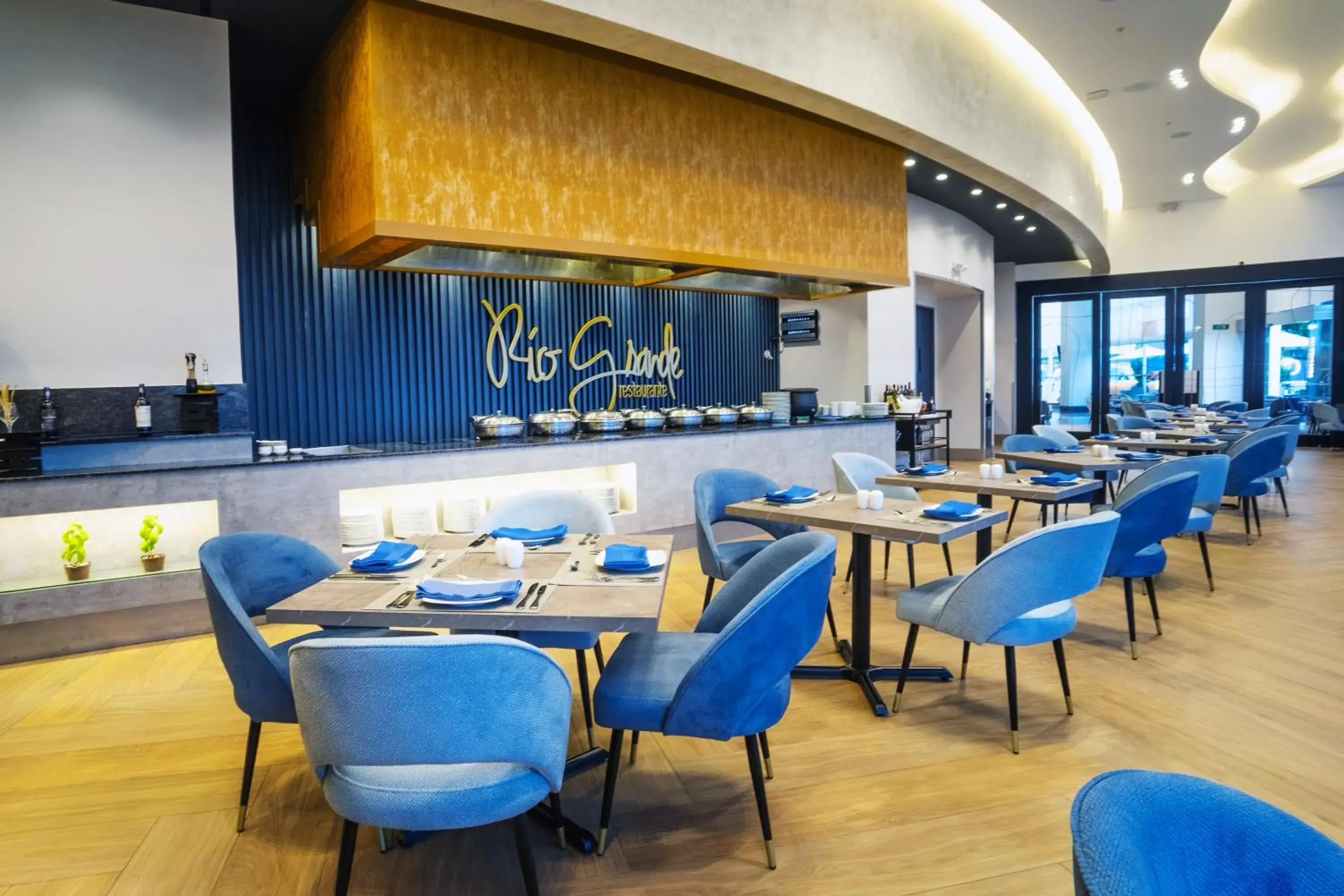 Restaurant/places to eat in Wyndham Guayaquil, Puerto Santa Ana Restaurant/places to eat in Wyndham Guayaquil, Puerto Santa Ana