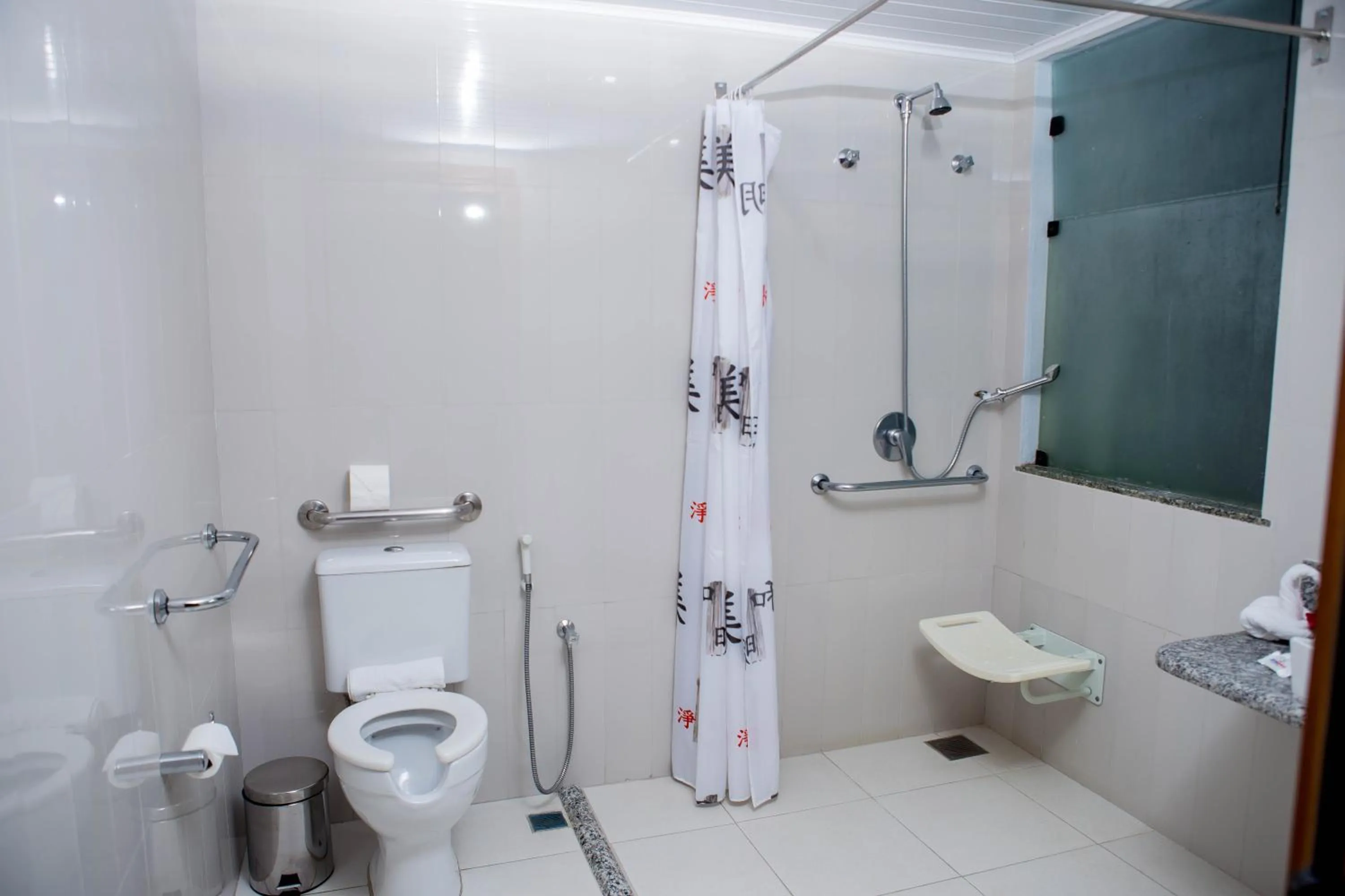 Bathroom in Hotel Porto Napolis