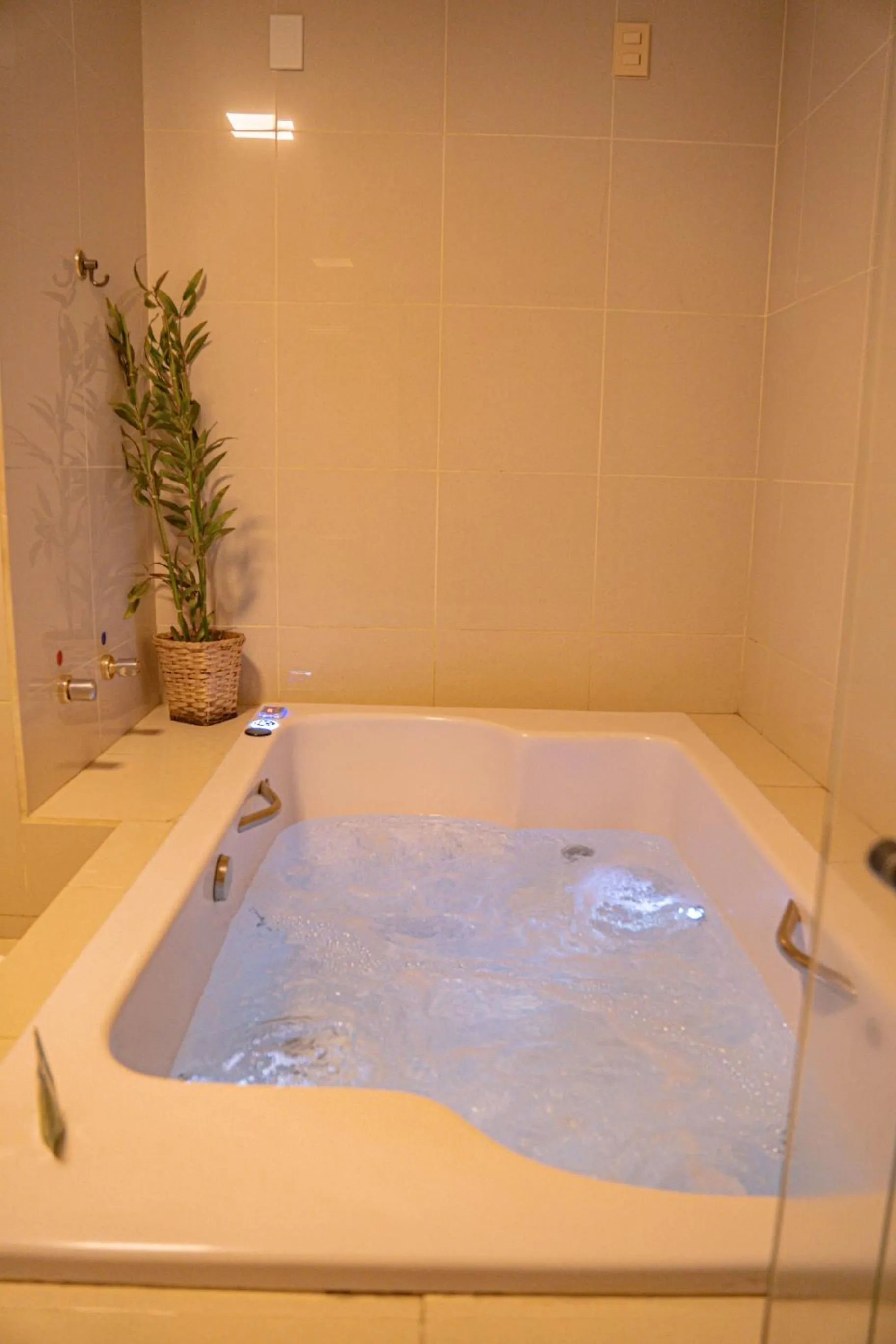 Hot Tub in Hotel Porto Napolis