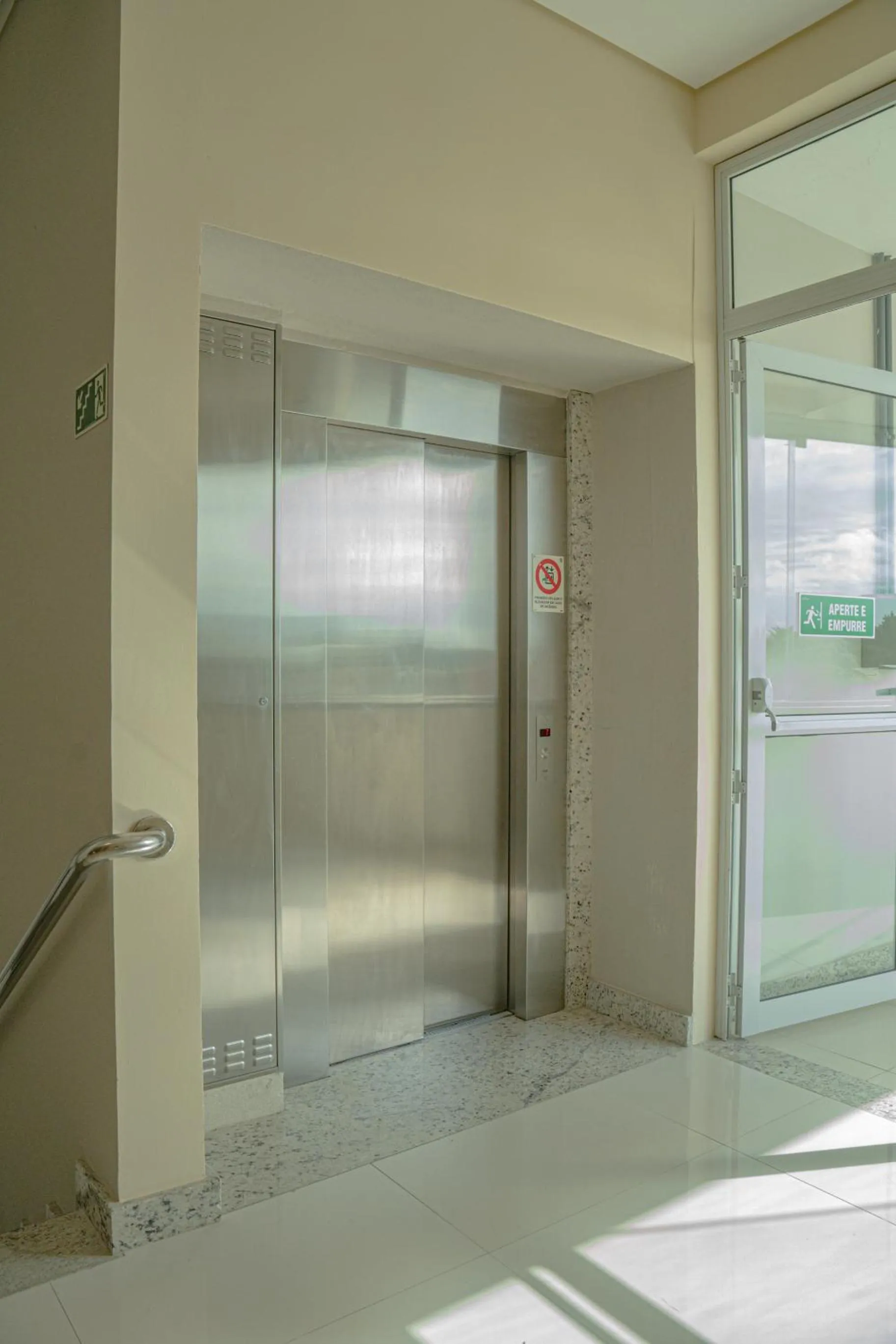 elevator in Hotel Porto Napolis