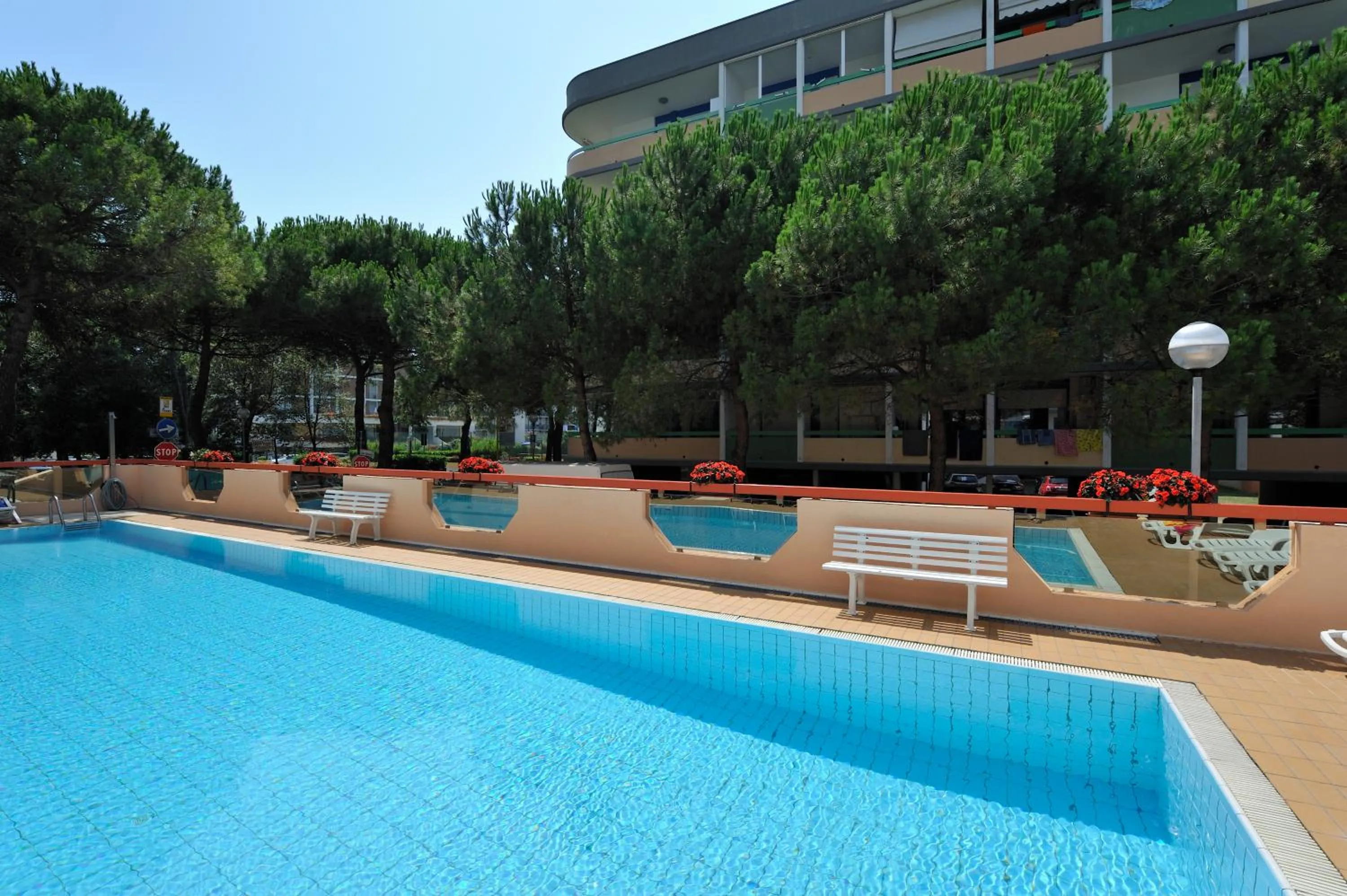 Swimming pool in Hotel President