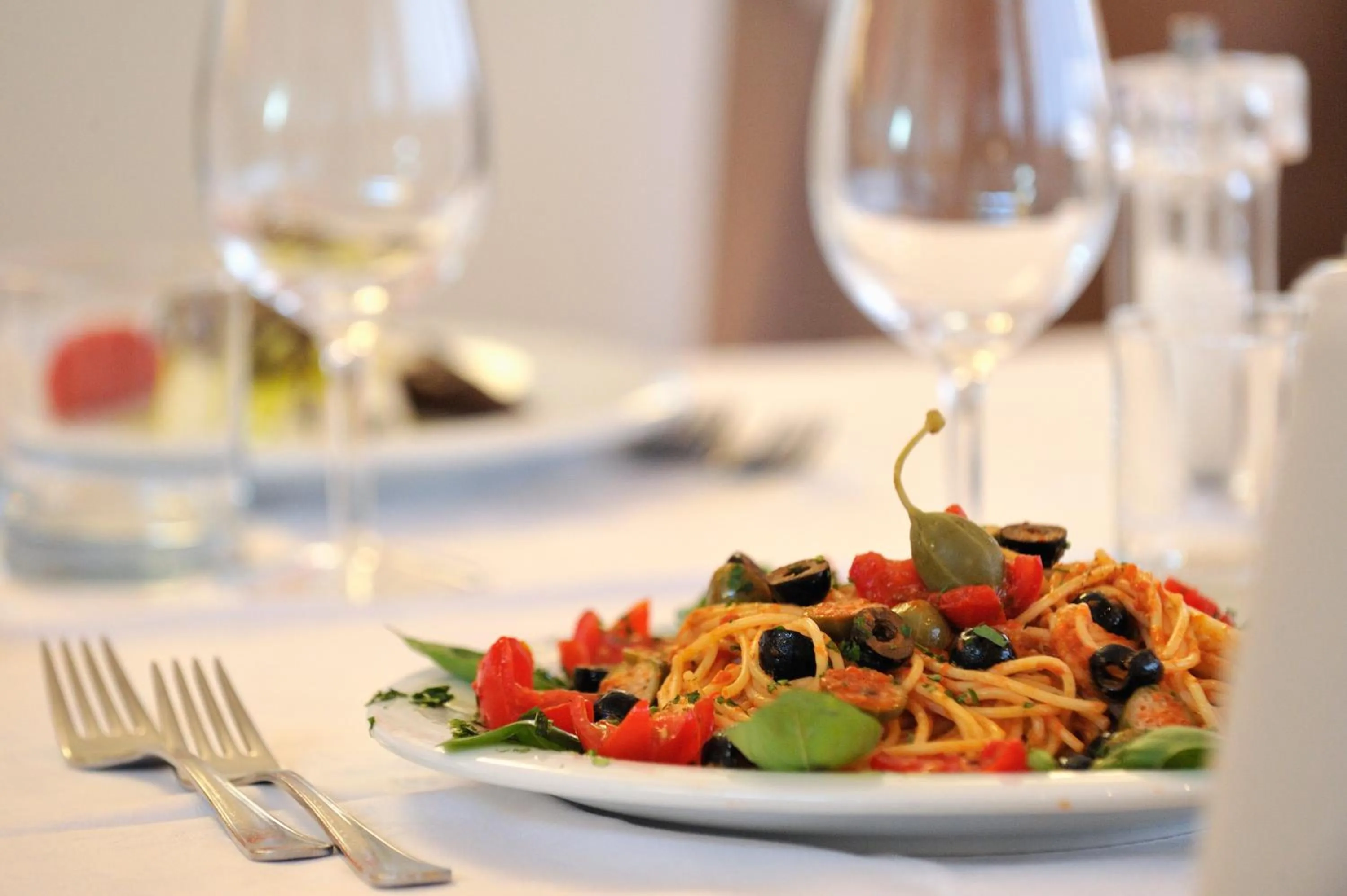 Restaurant/places to eat in Hotel President