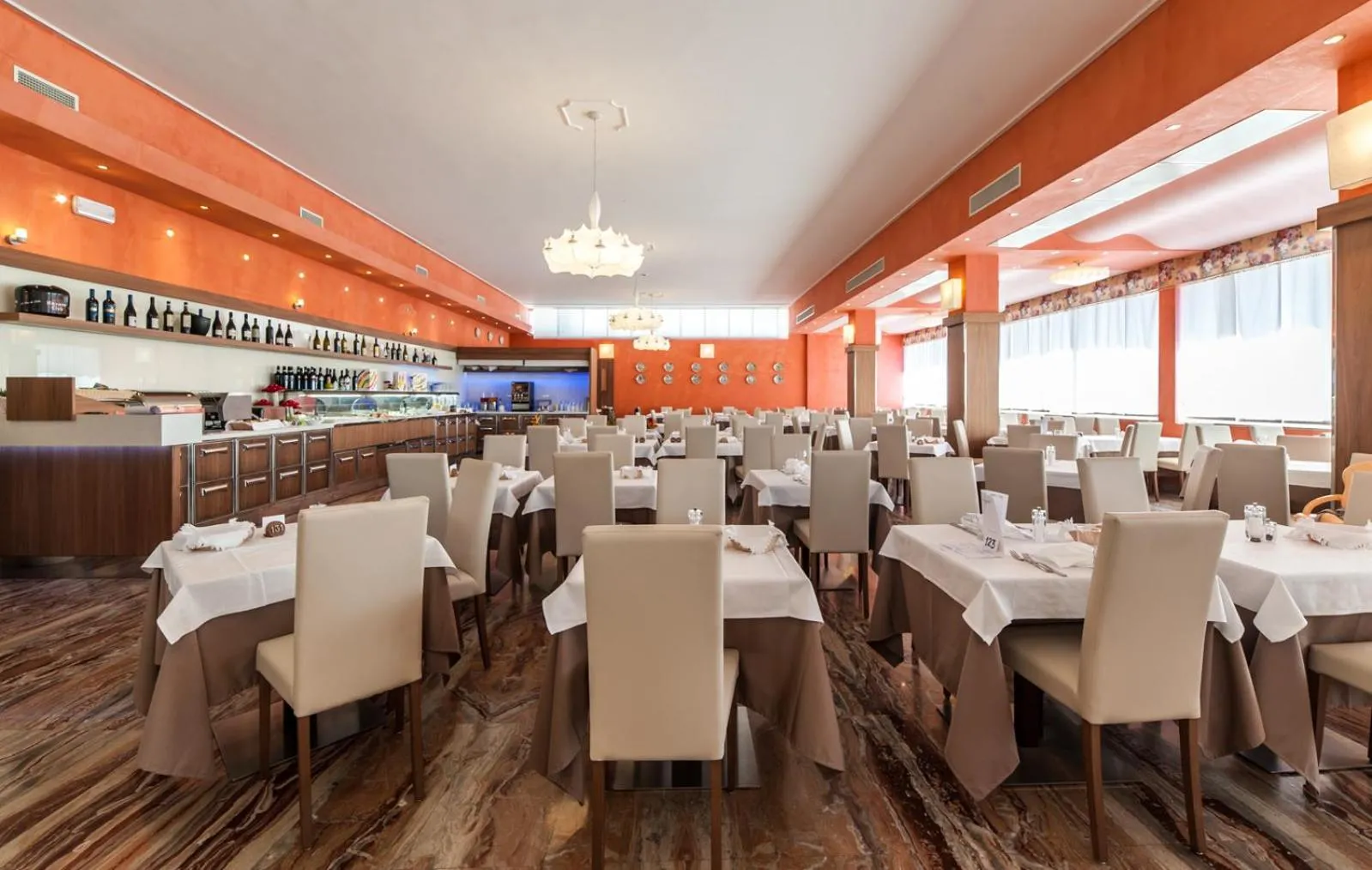 Restaurant/places to eat in Hotel President