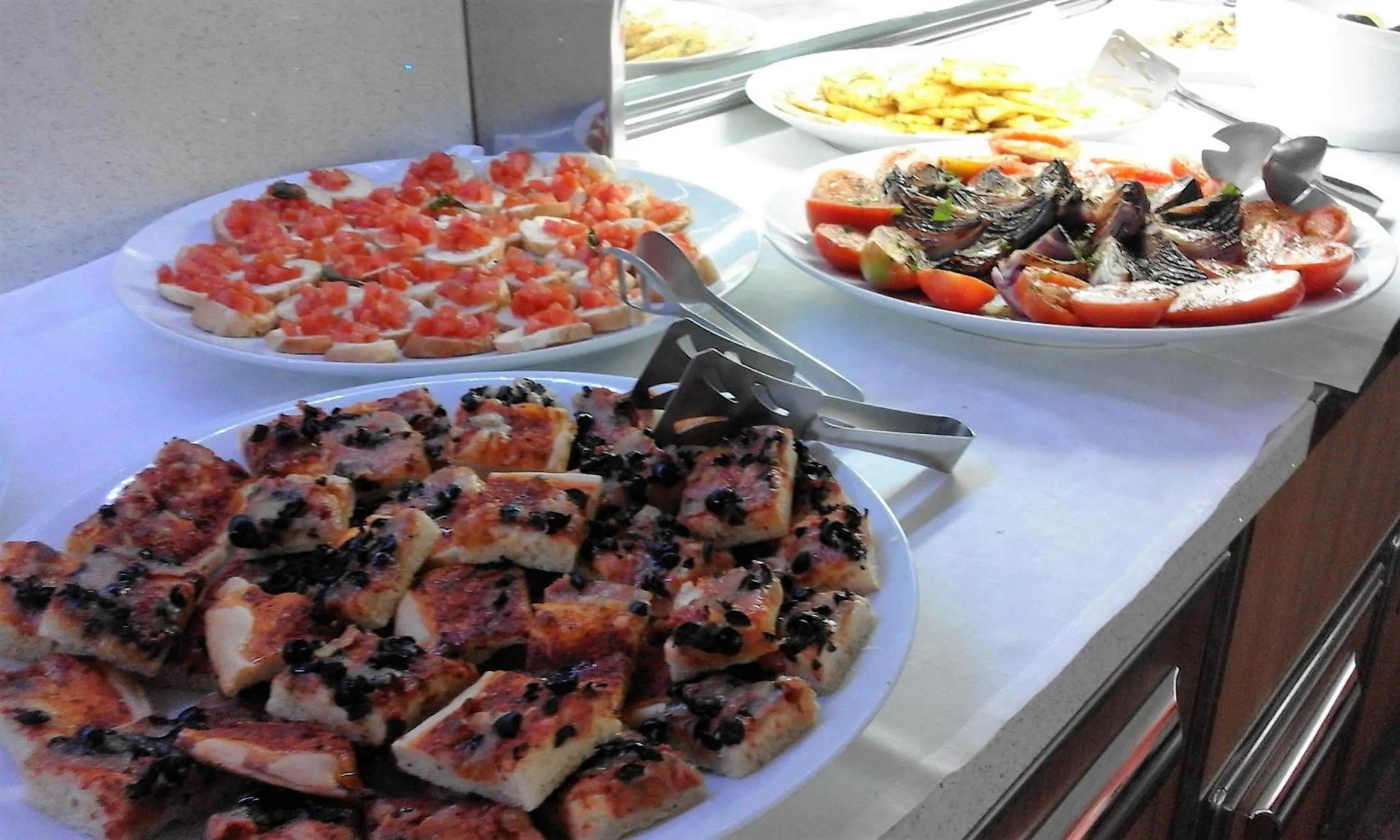 Restaurant/places to eat in Hotel President