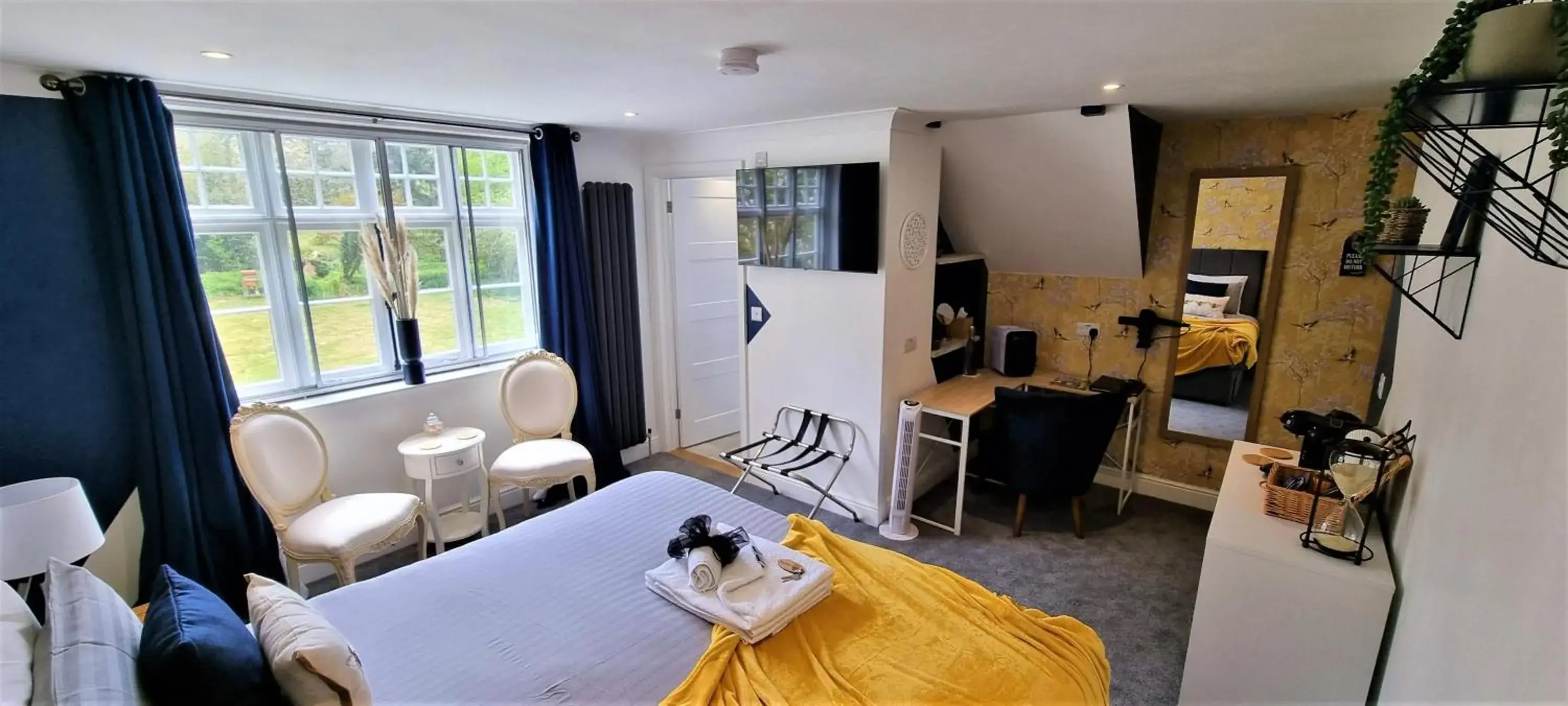 Twin Room with Garden View in Copperbeech B&B Twin Room with Garden View in Copperbeech B&B