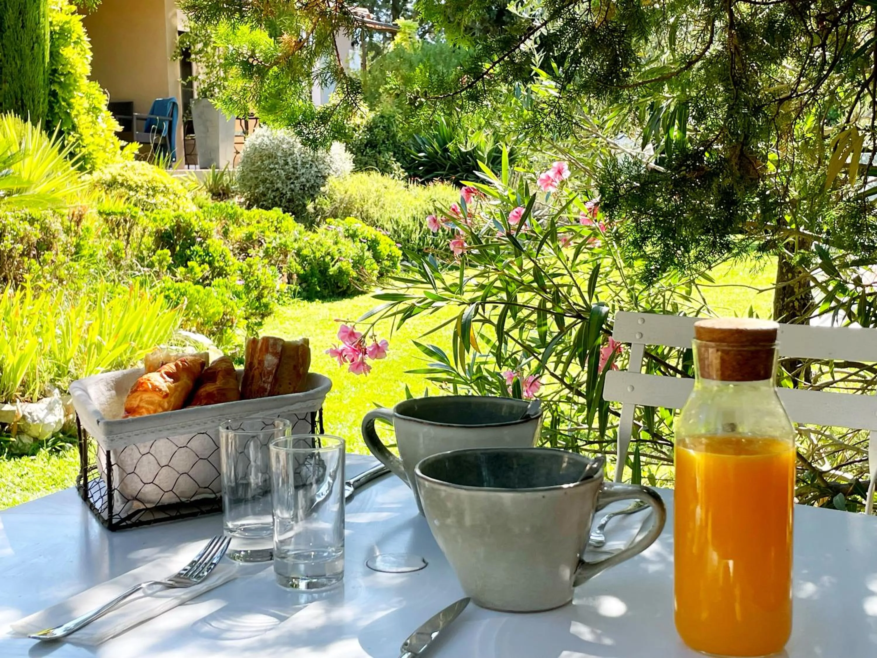 Breakfast in Mas des Marguerites