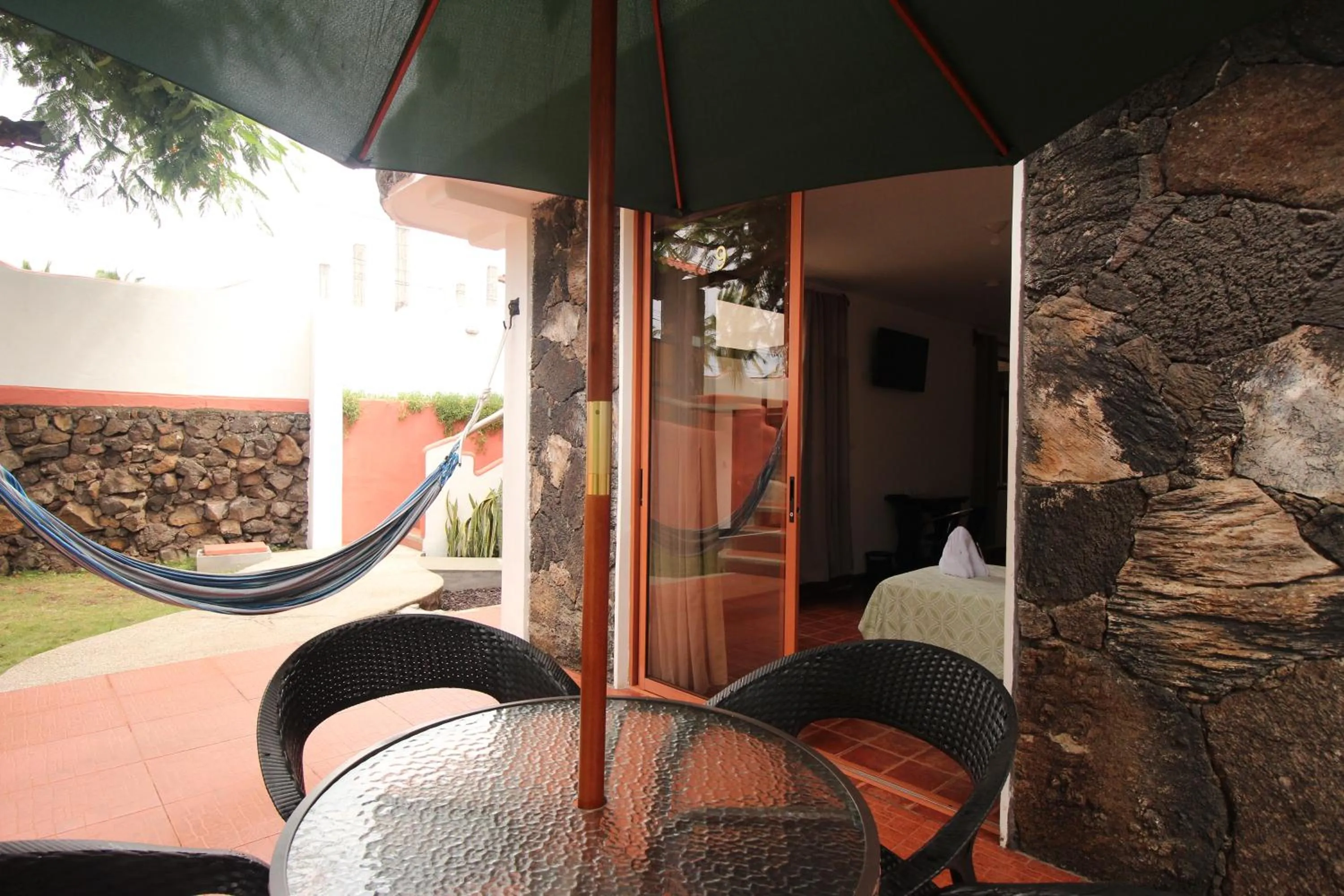 Patio in Lava House Hostal