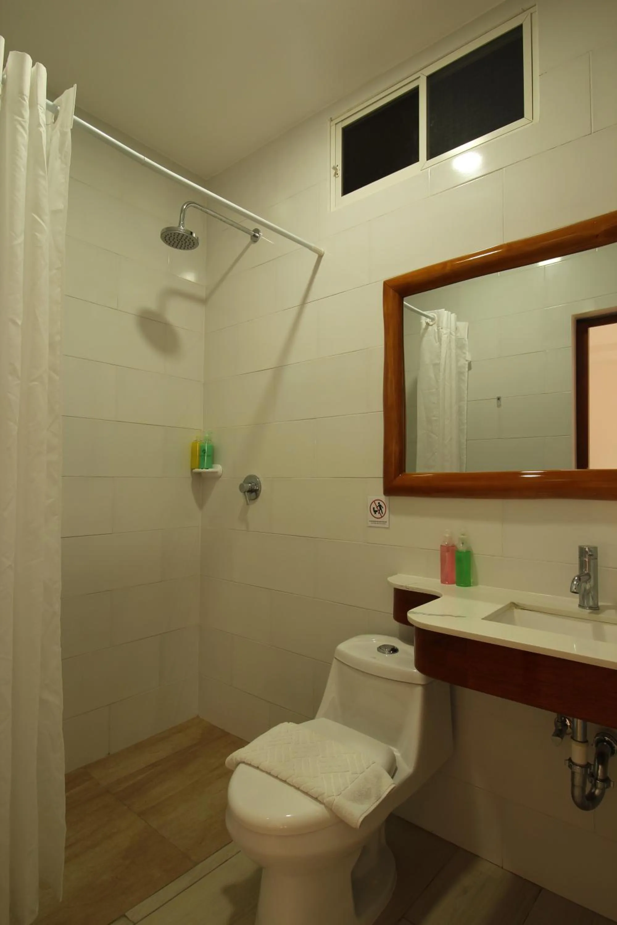 Shower in Lava House Hostal