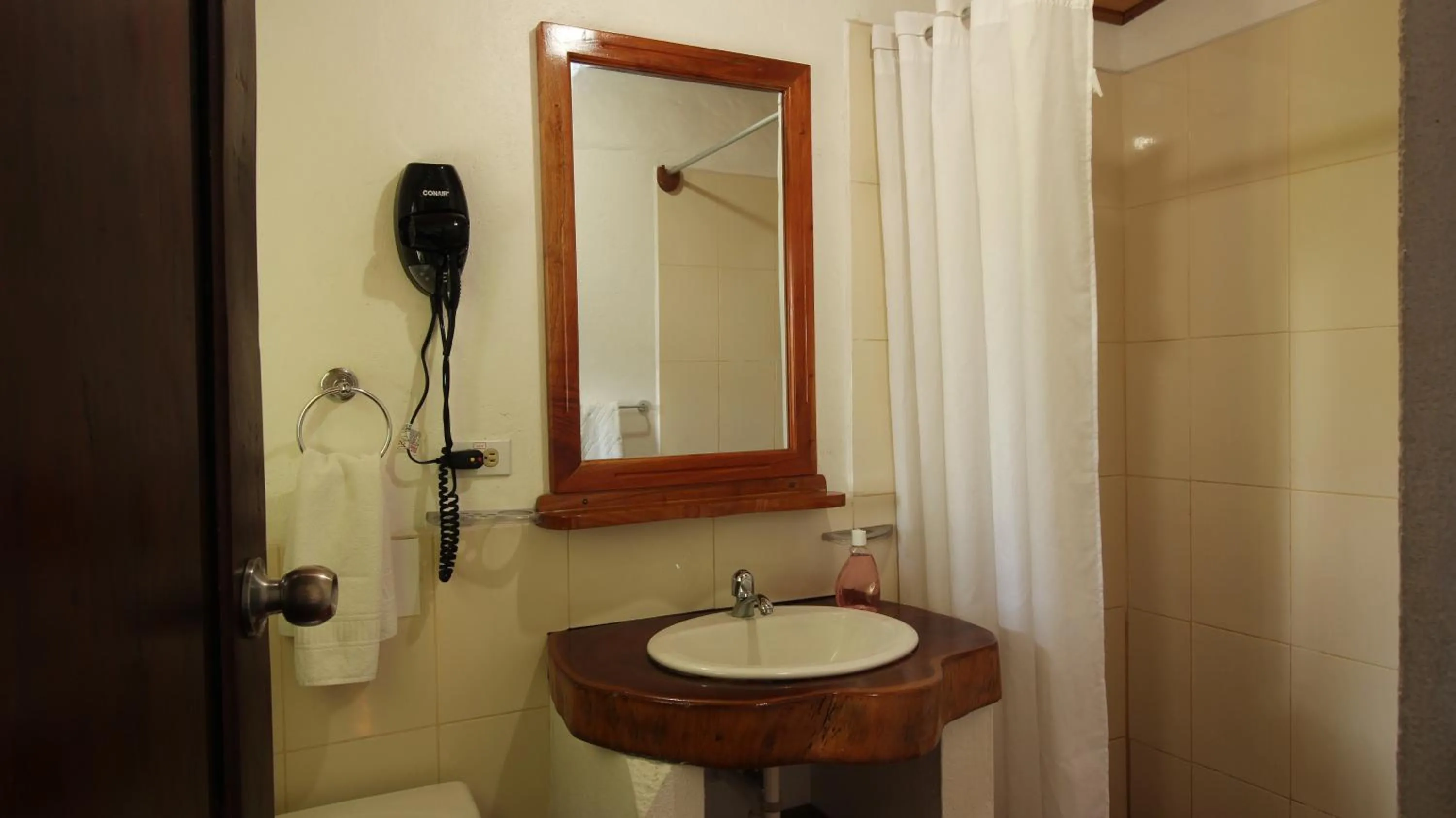 Shower in Lava House Hostal