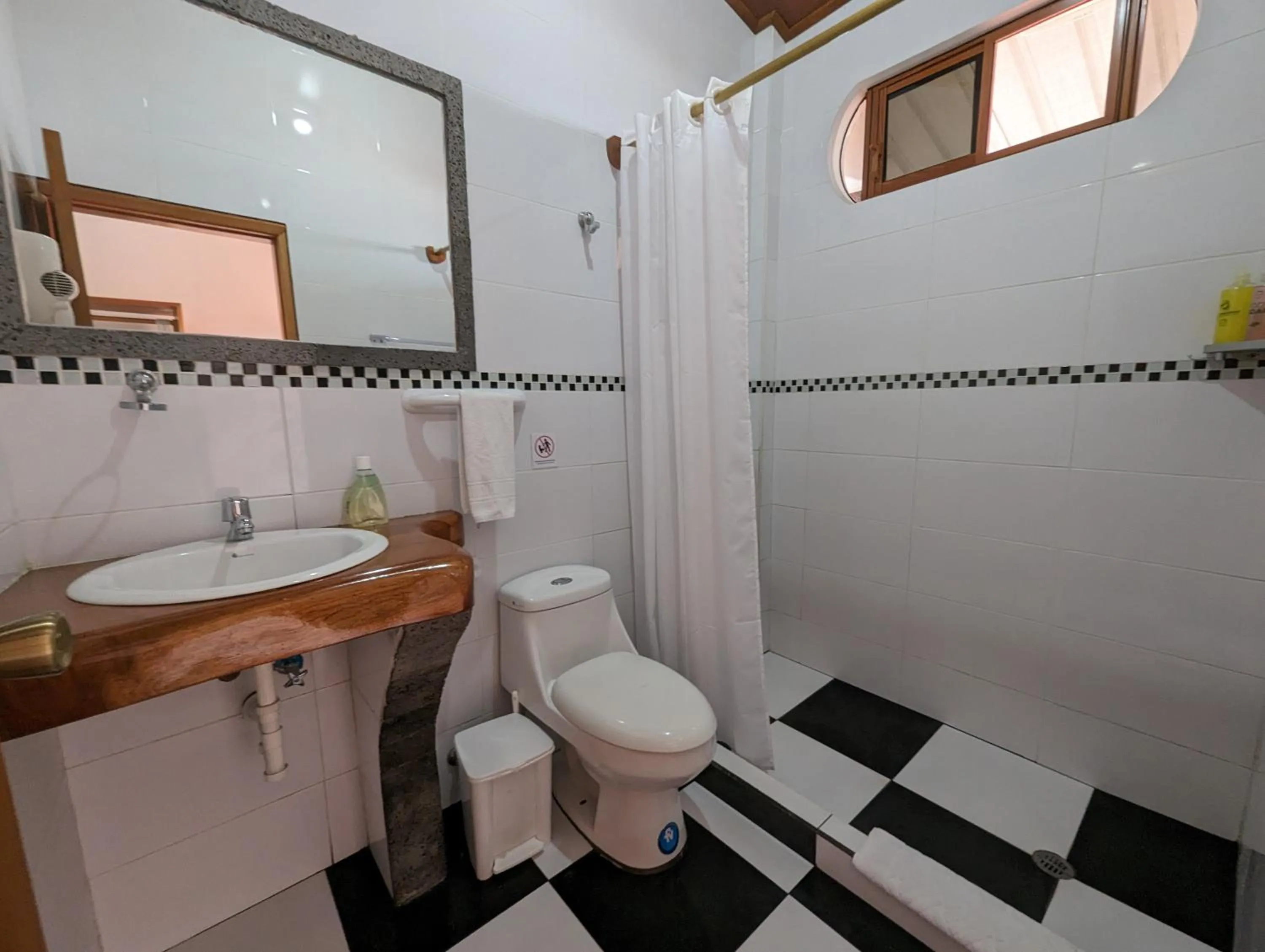 Shower in Lava House Hostal