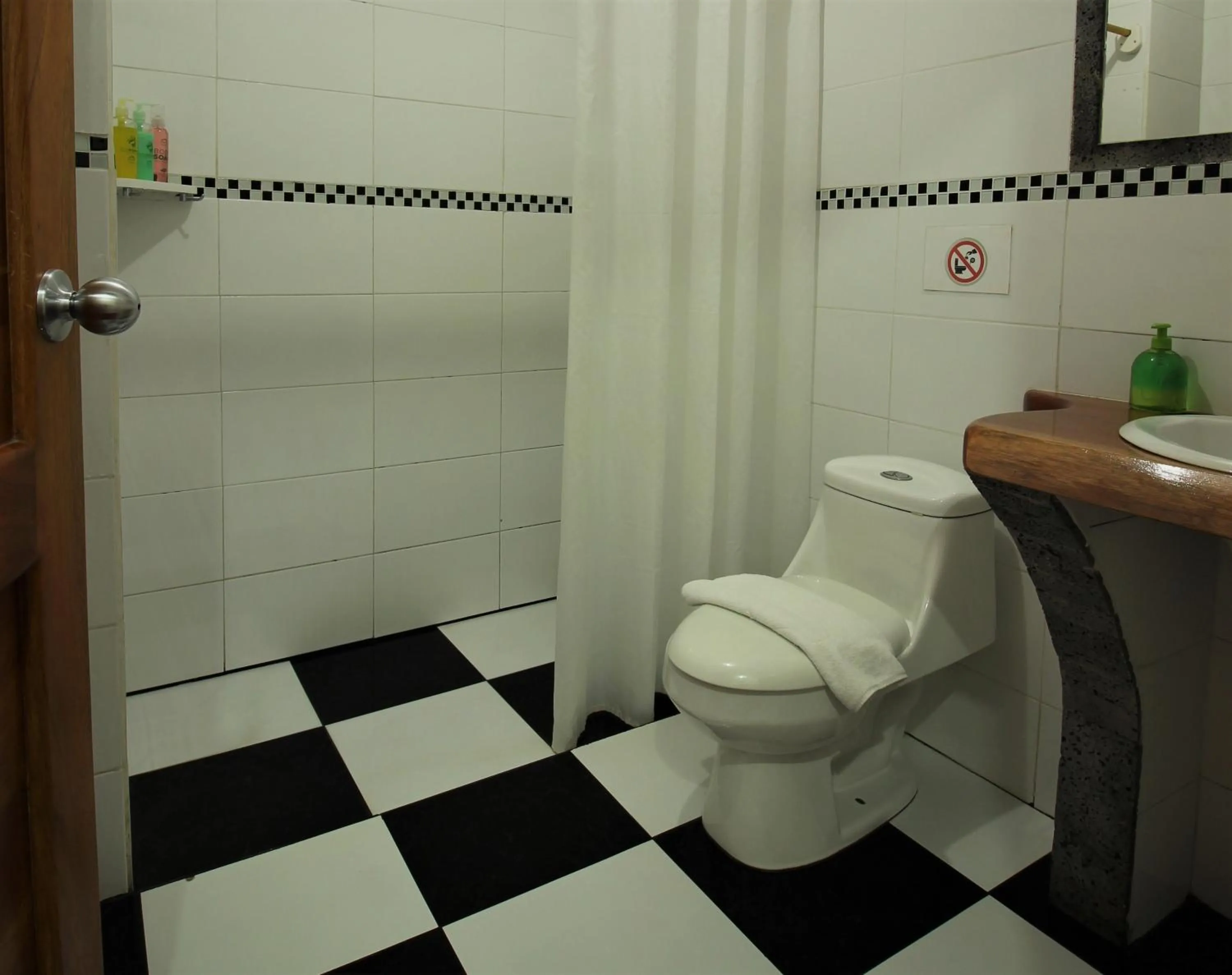 Shower in Lava House Hostal