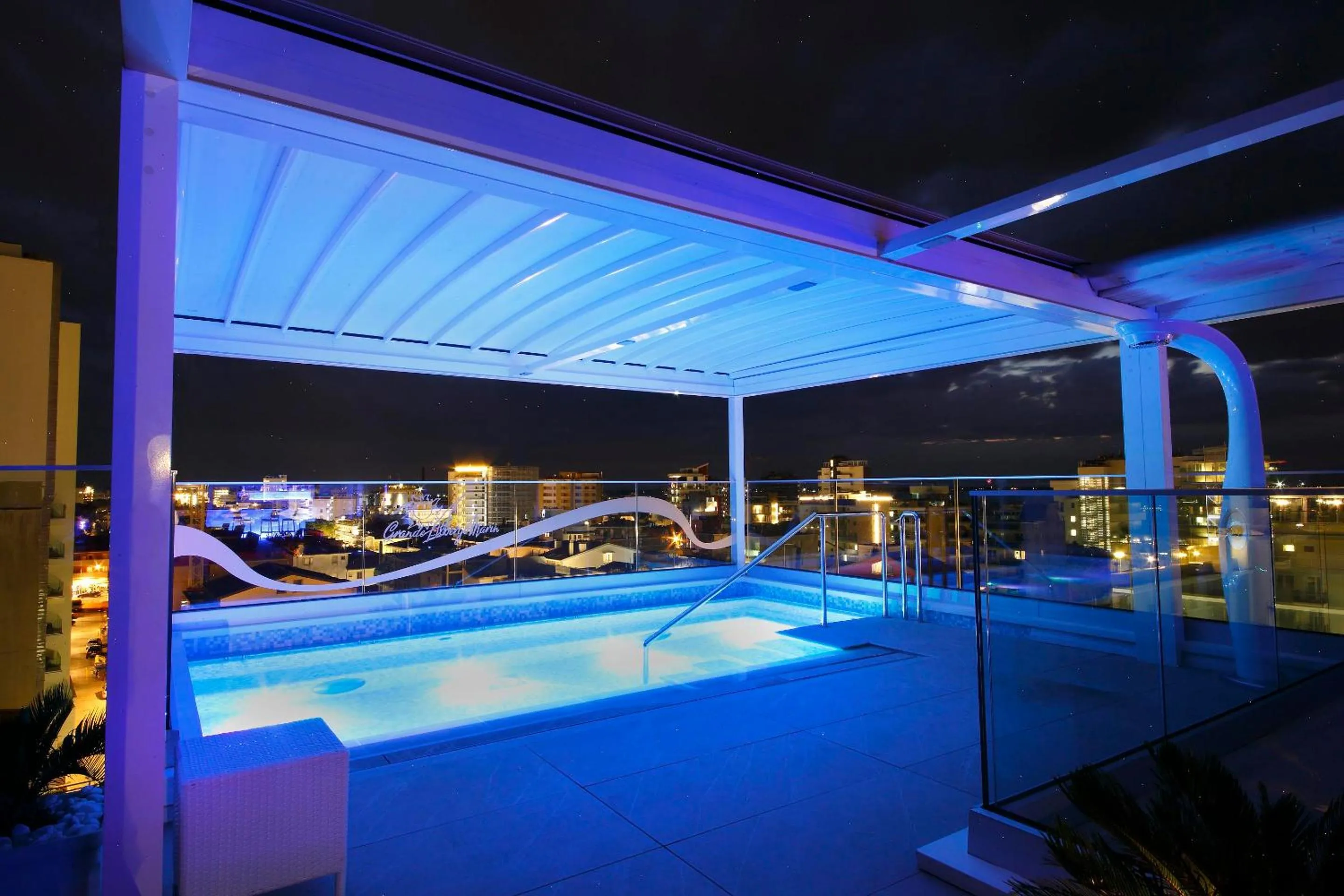 Night in Grande Albergo Marin