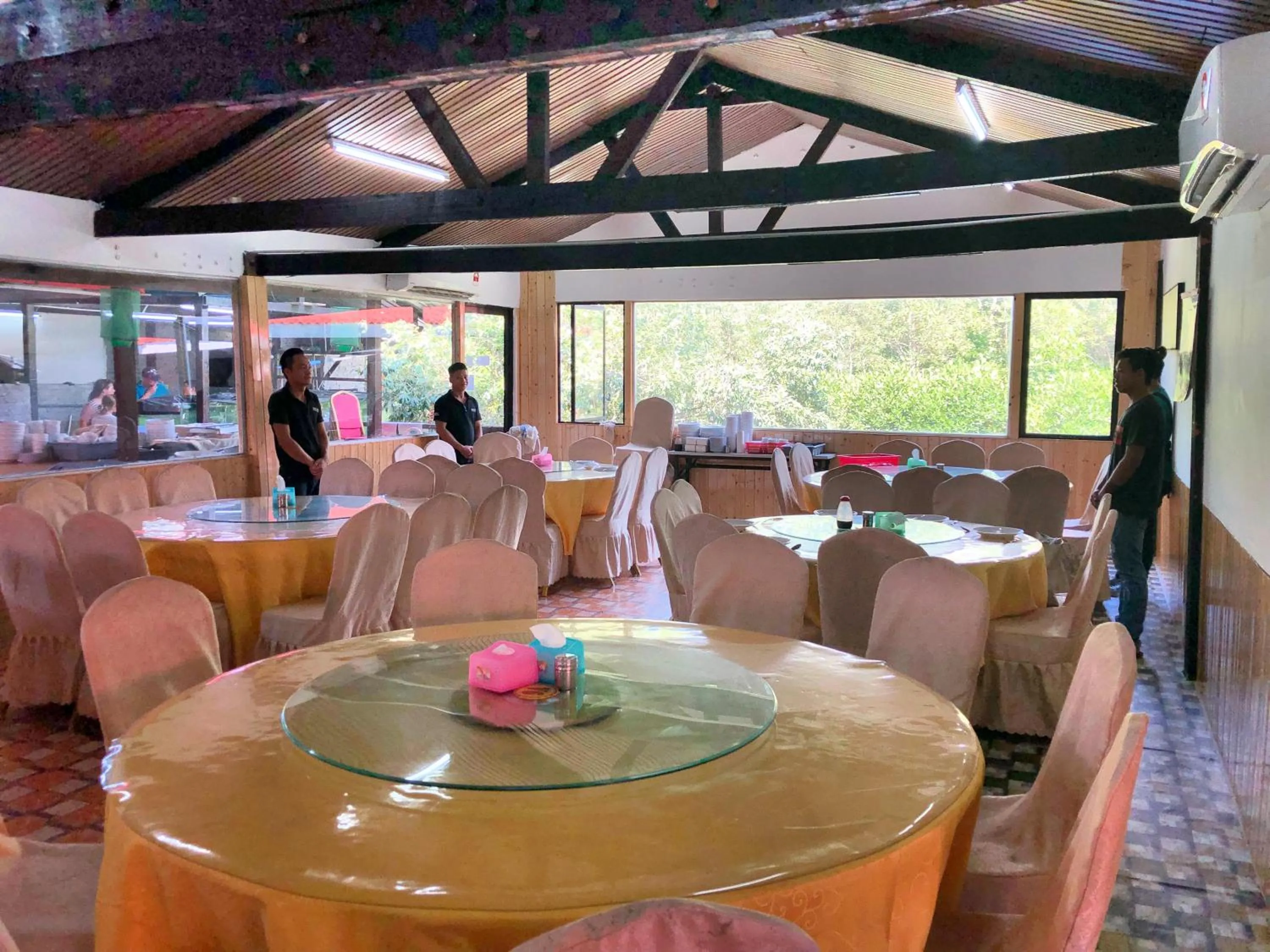 Restaurant/places to eat in Gayang Friendly Water House Homestay