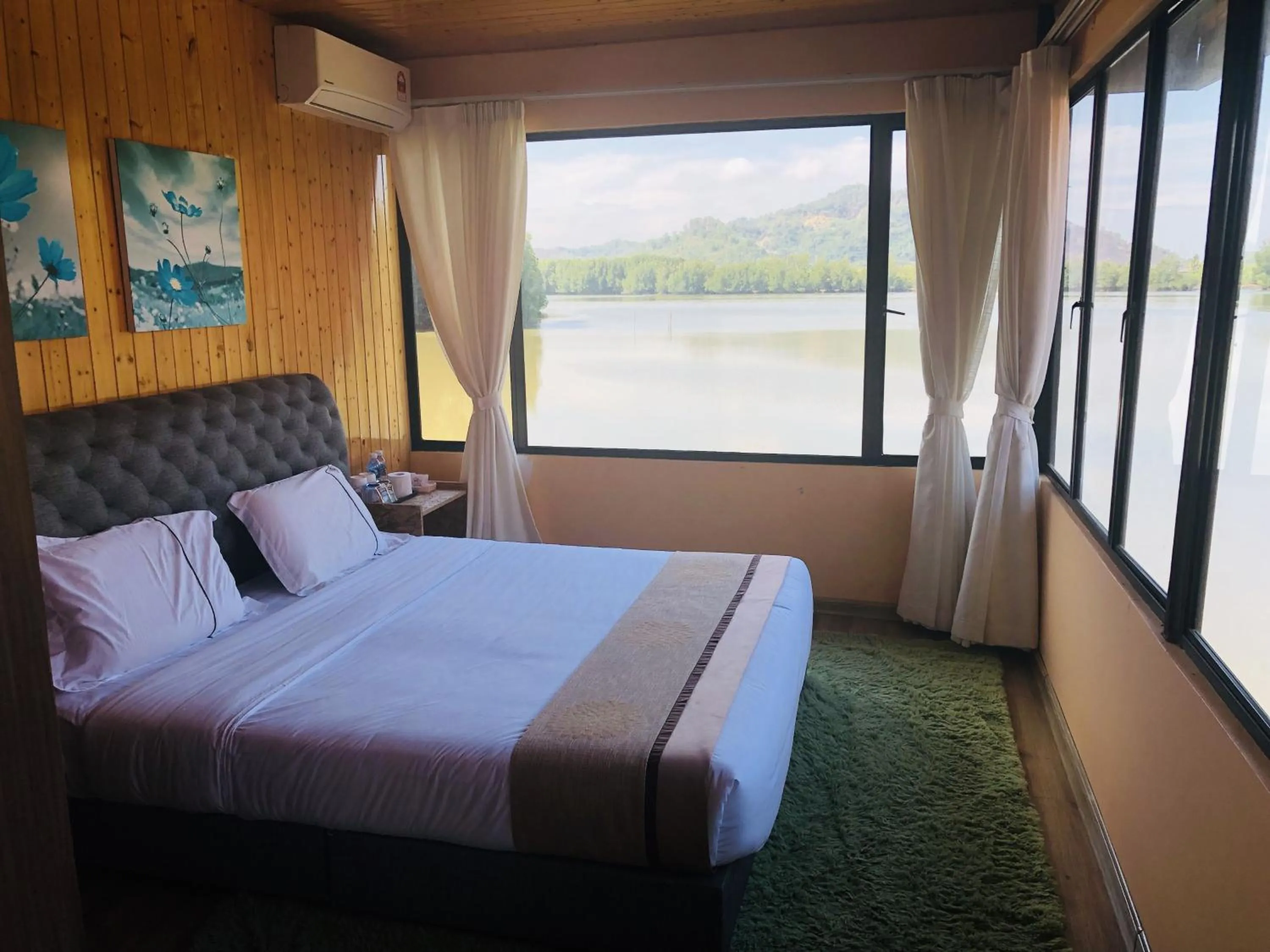 Bed in Gayang Friendly Water House Homestay