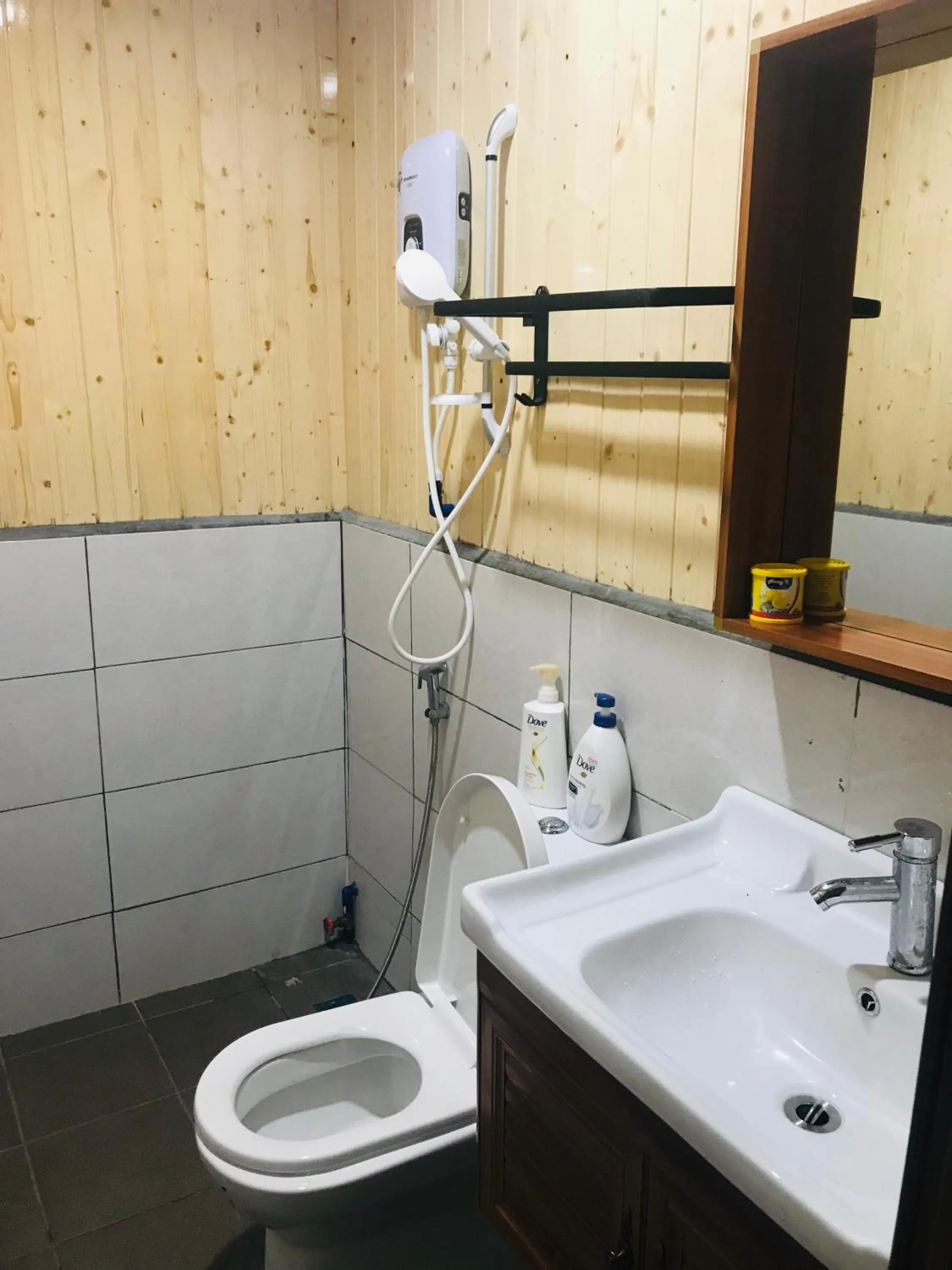 Shower in Gayang Friendly Water House Homestay
