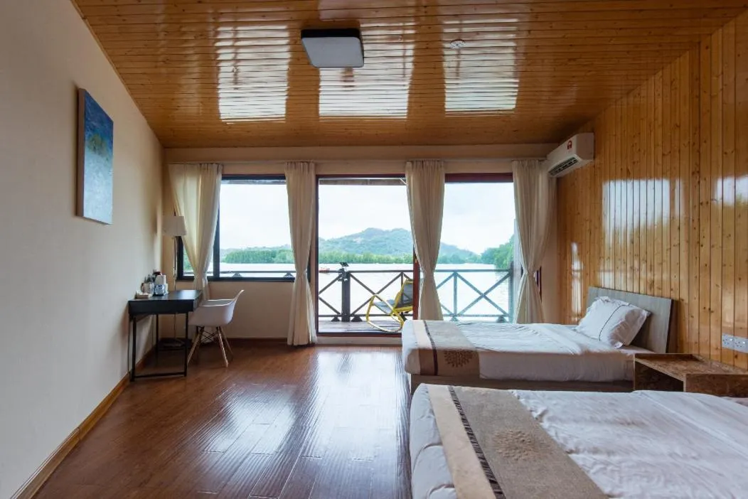 Bed in Gayang Friendly Water House Homestay