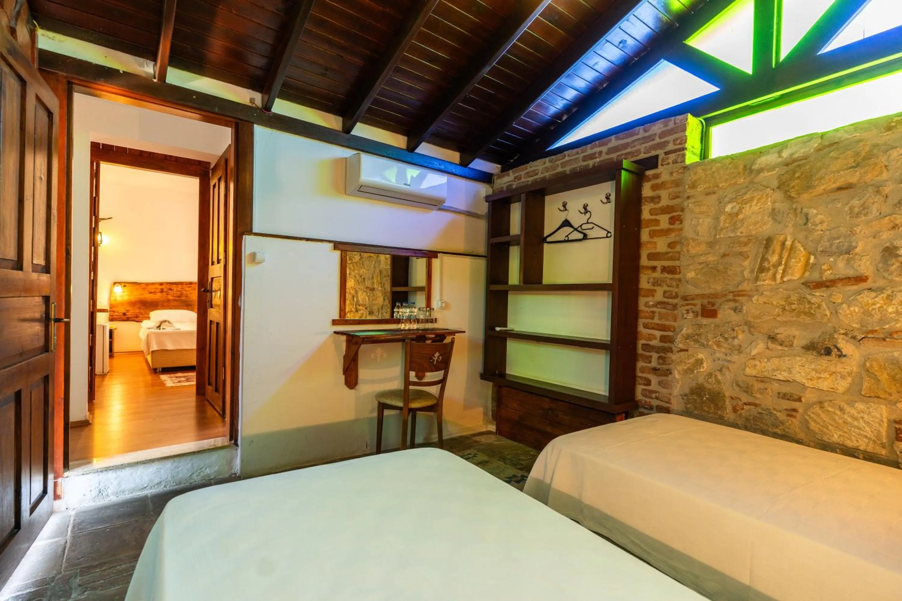 Bedroom, Bed in Amazon Petite Palace