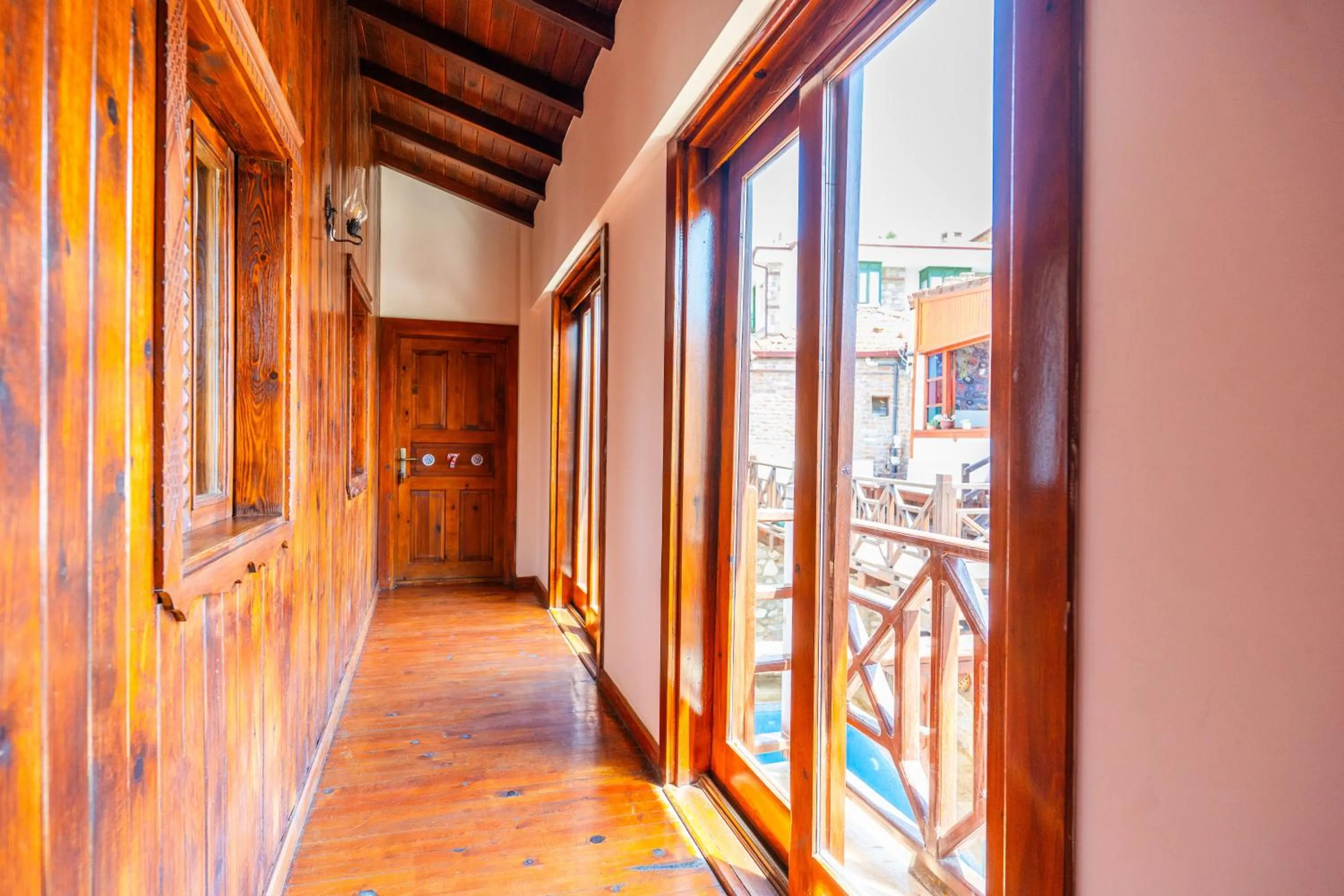 Amazon Petite Palace